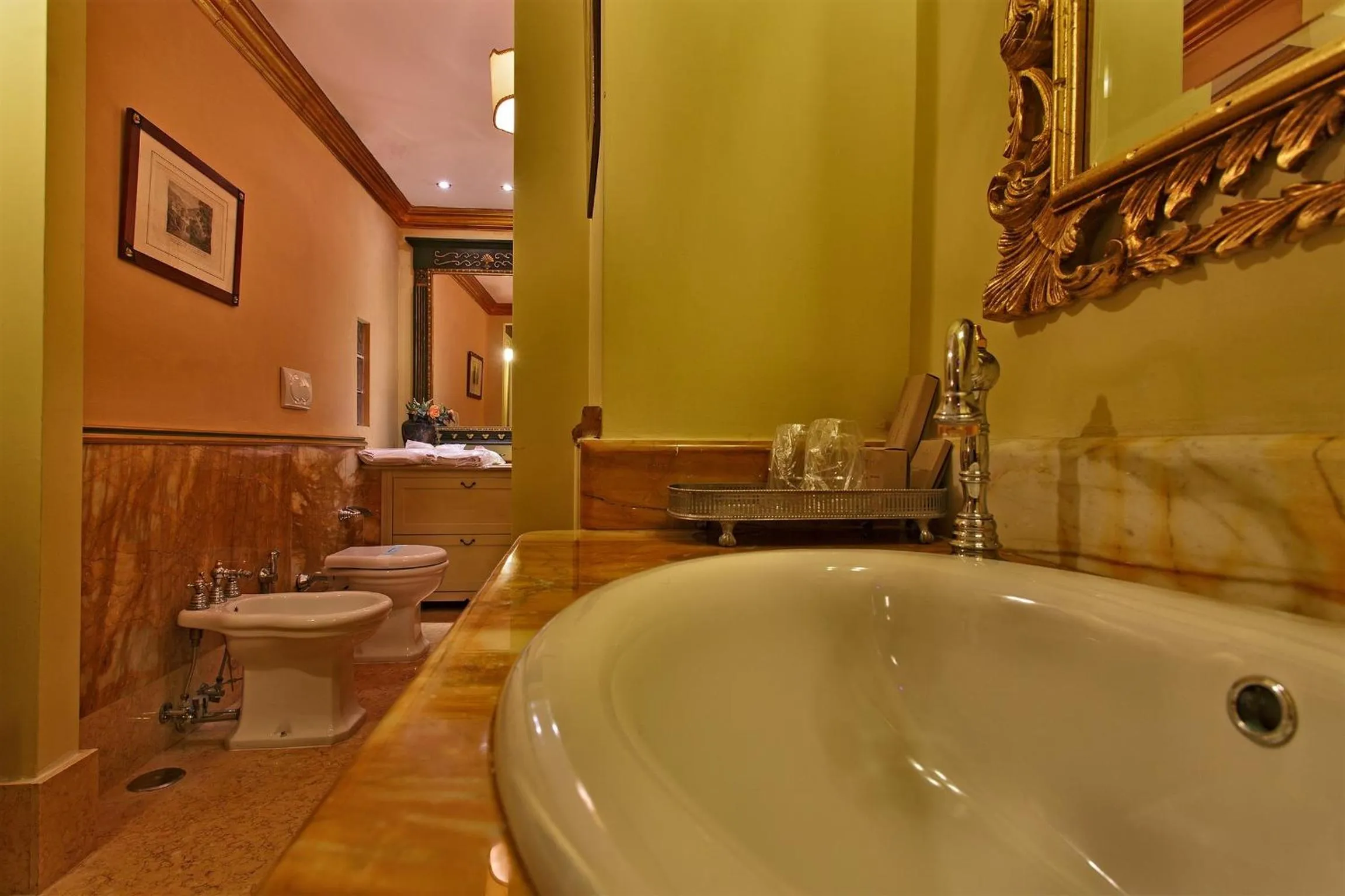 Bathroom in Residenze Gregoriane - Residenza d'Epoca