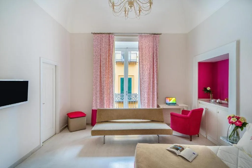 Seating area in Palazzo Scaramellino