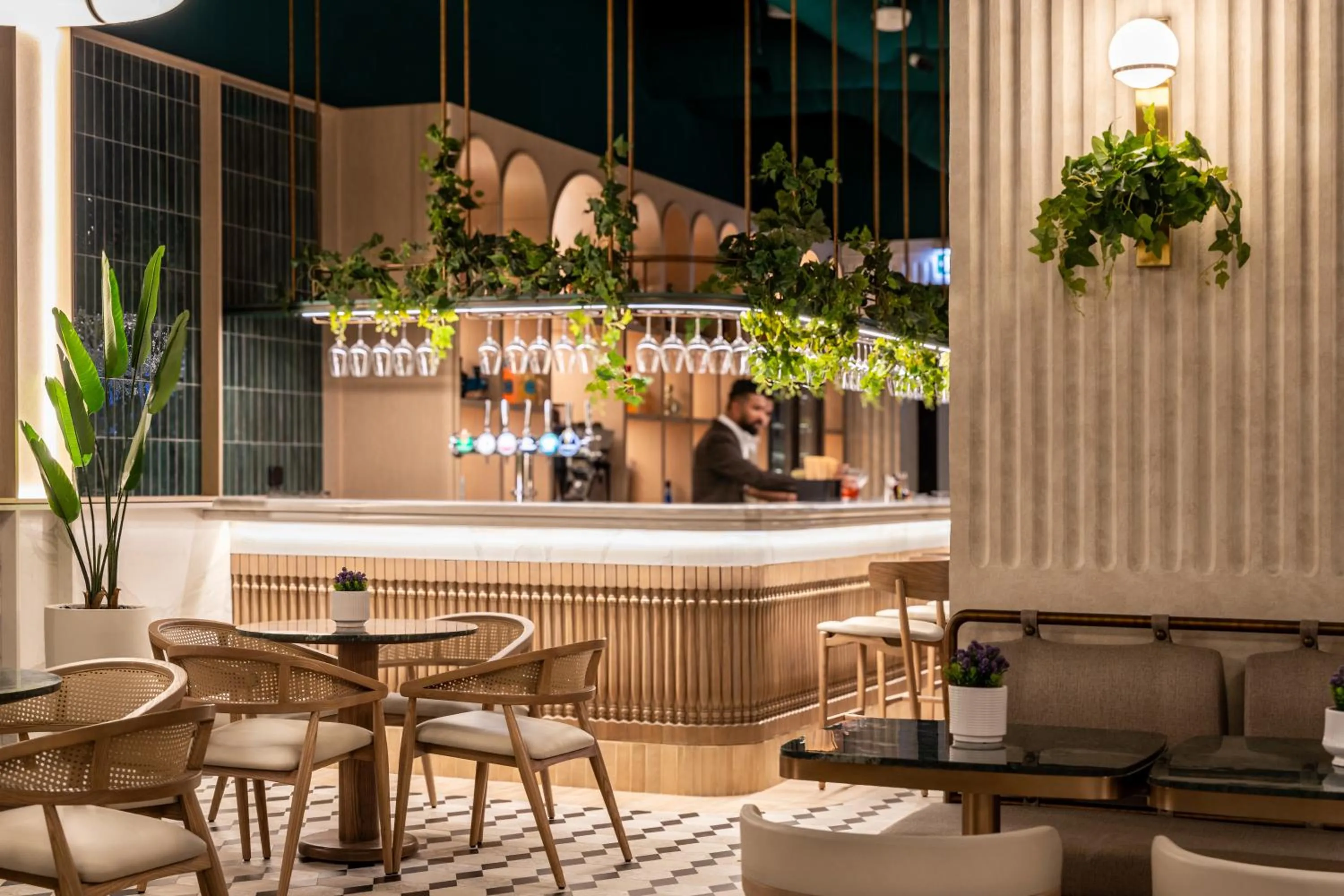 Restaurant/places to eat in Taj Jumeirah Lakes Towers