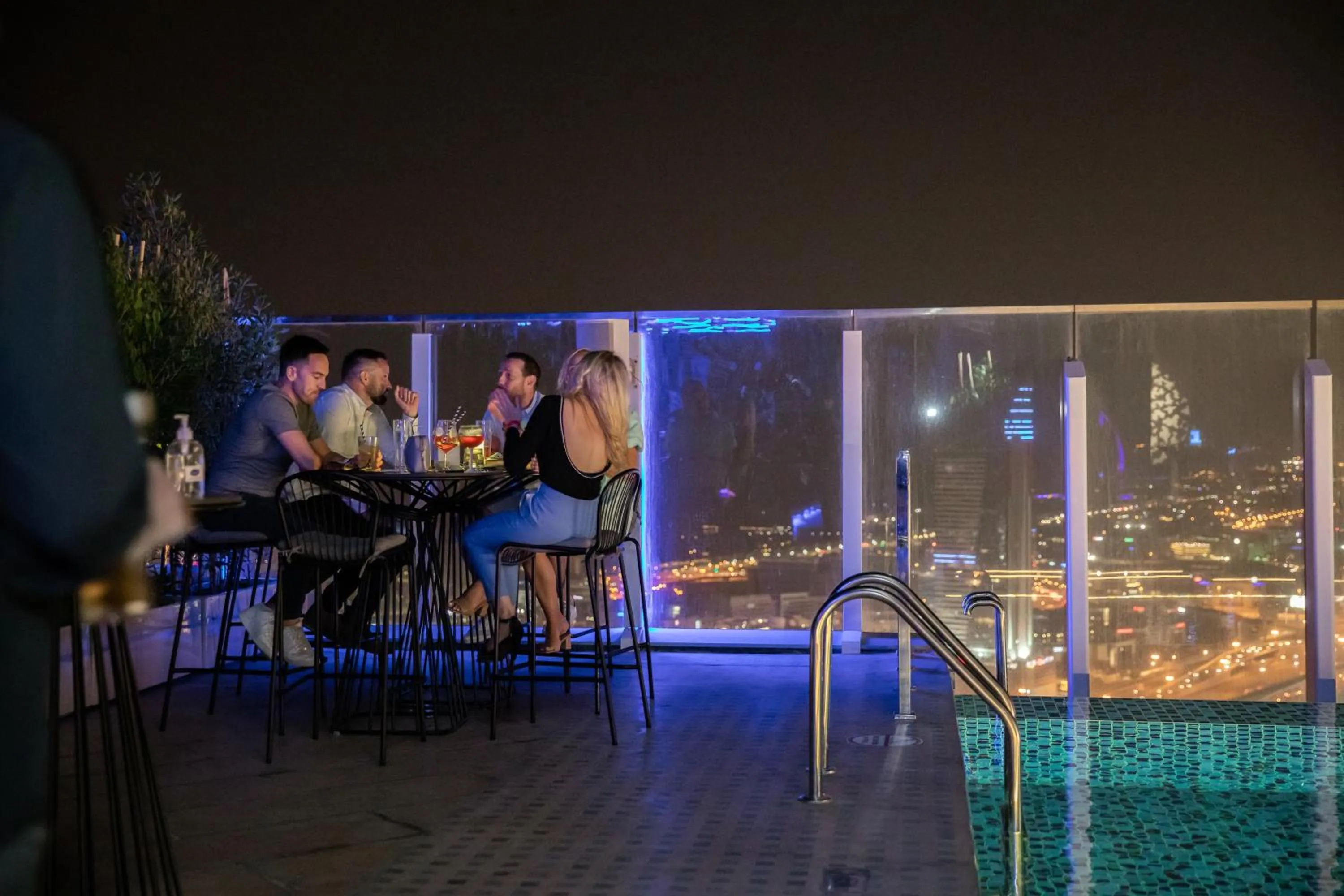 Restaurant/places to eat in Taj Jumeirah Lakes Towers