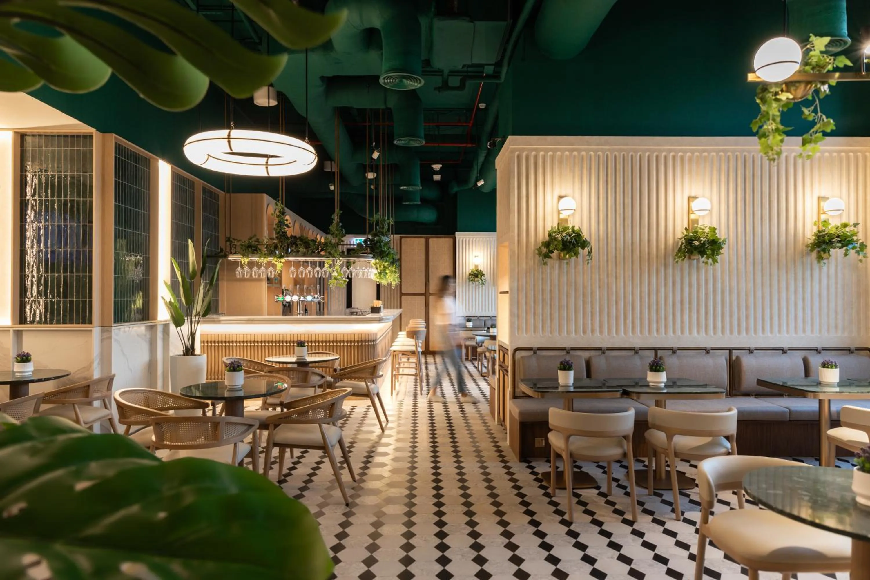 Restaurant/places to eat in Taj Jumeirah Lakes Towers