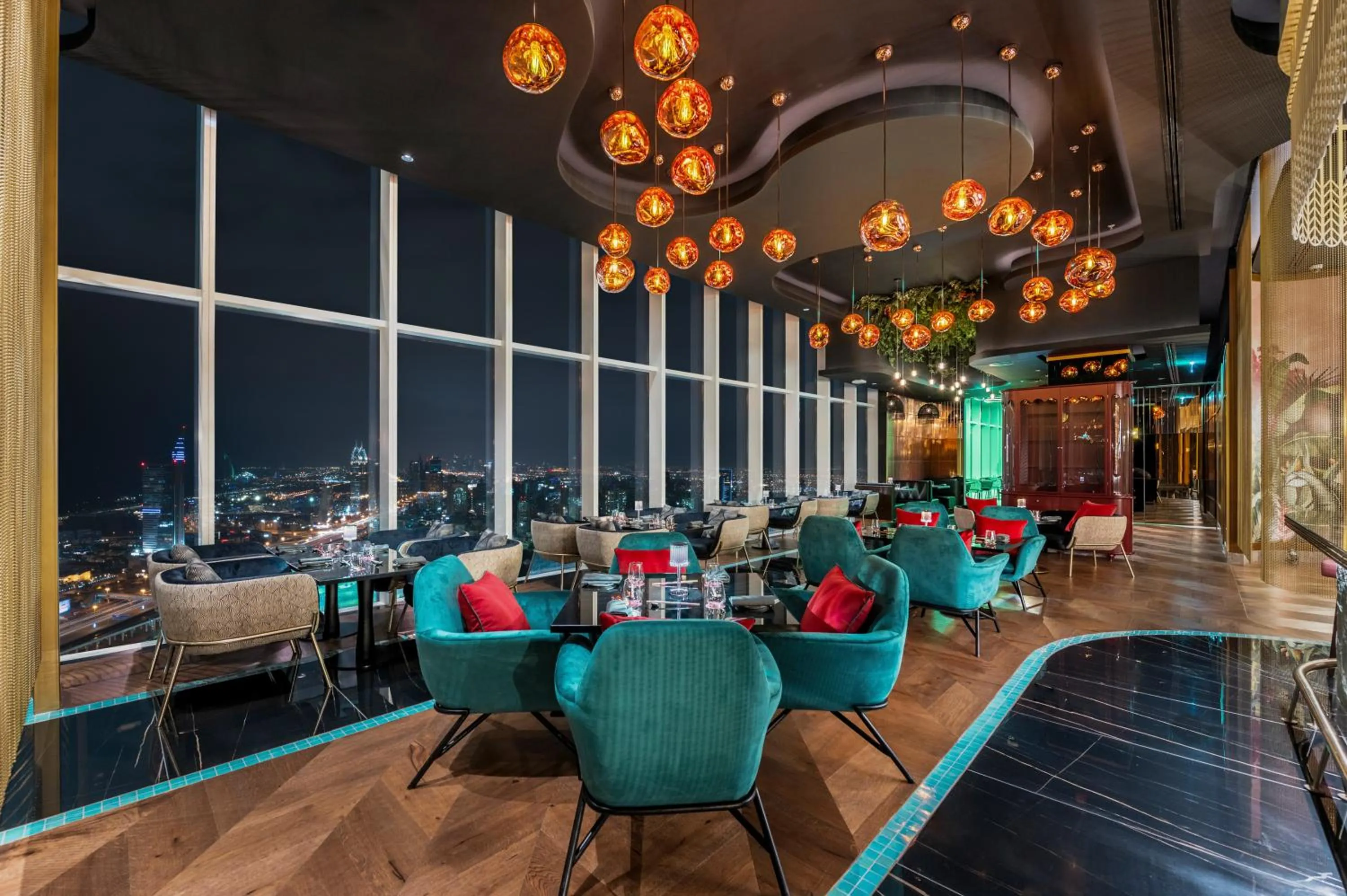 Restaurant/places to eat in Taj Jumeirah Lakes Towers