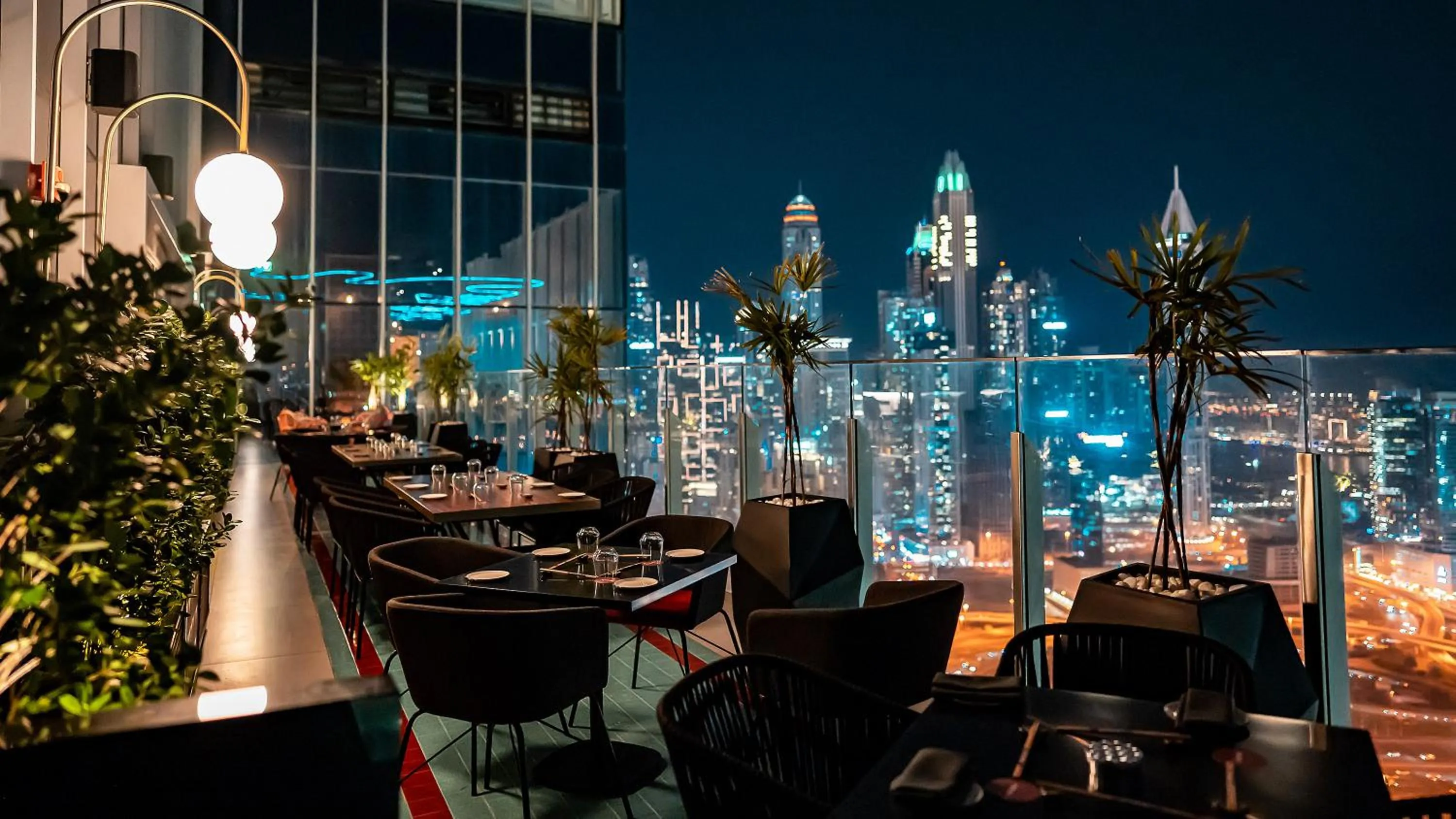Restaurant/places to eat in Taj Jumeirah Lakes Towers