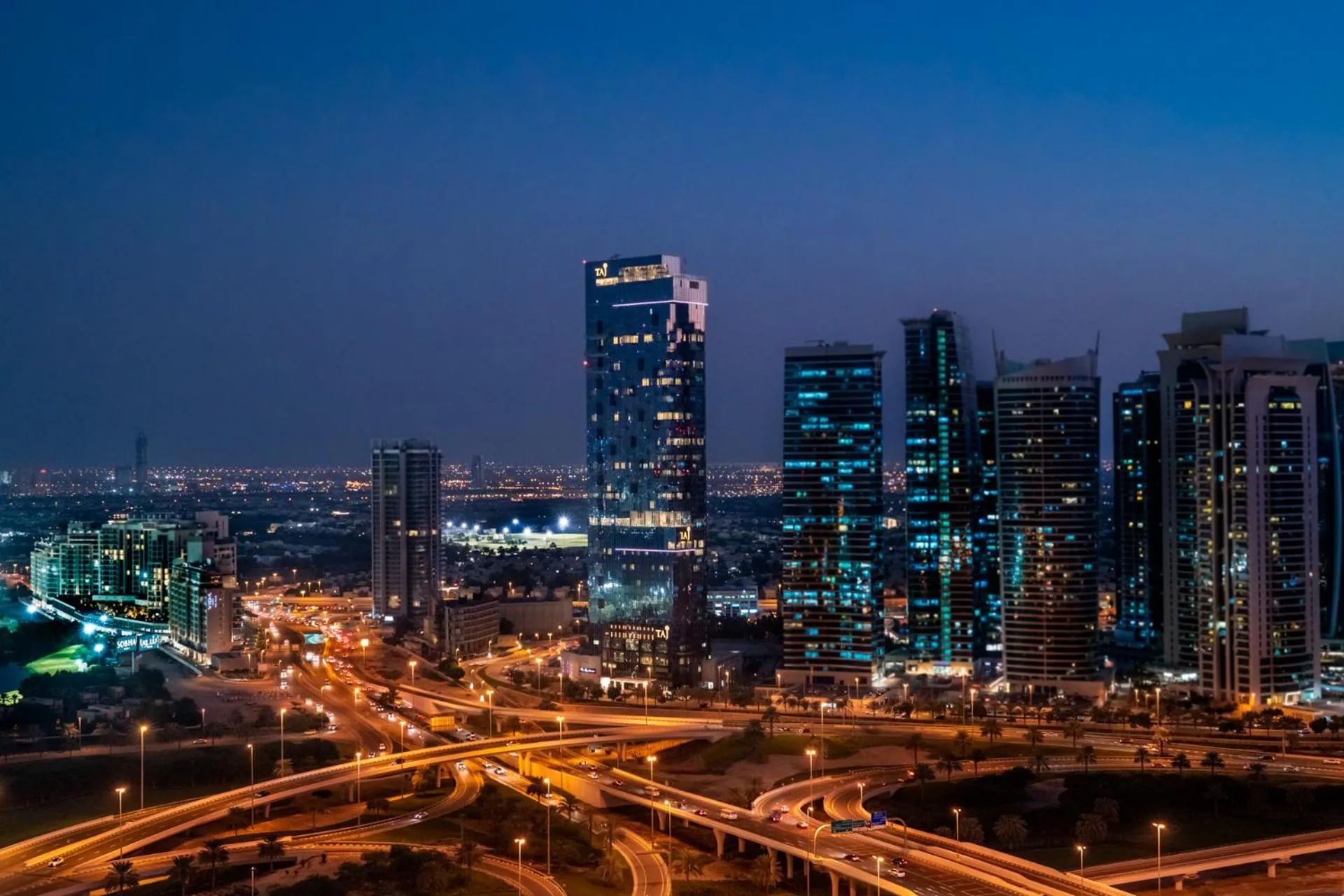 Night in Taj Jumeirah Lakes Towers