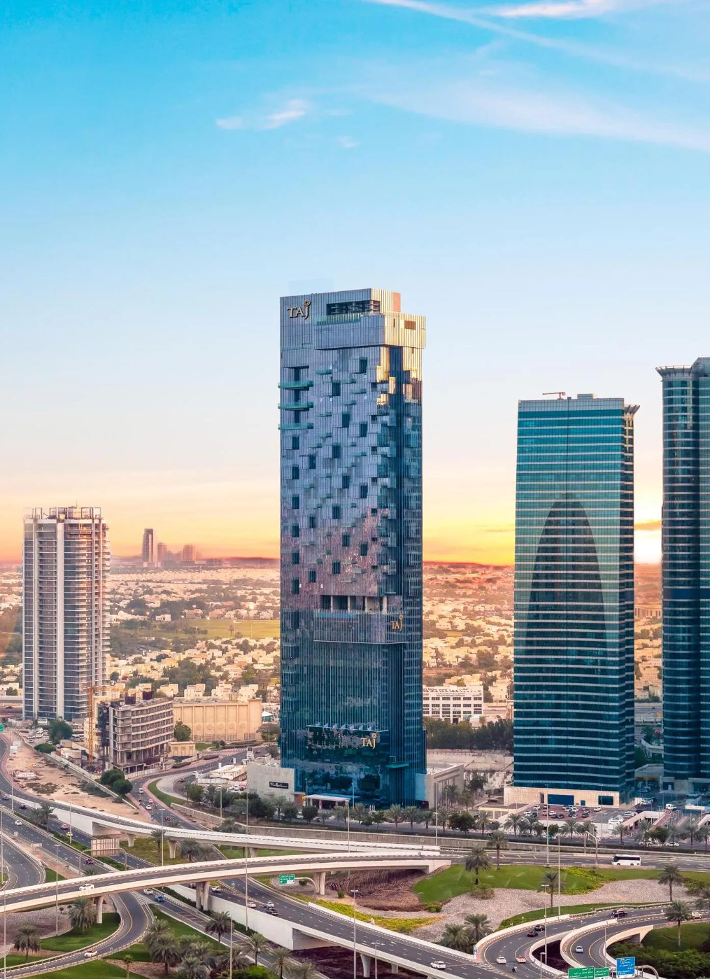 Property building in Taj Jumeirah Lakes Towers