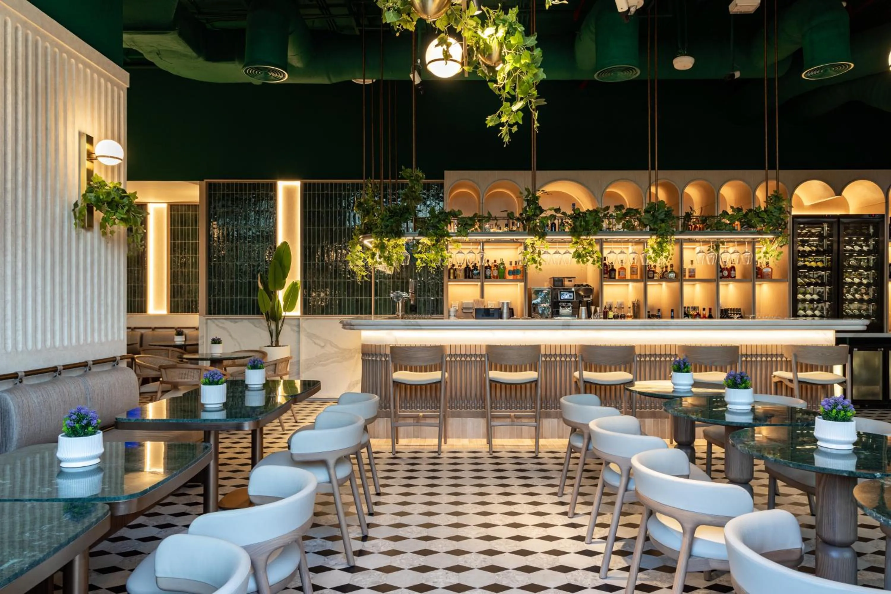 Restaurant/places to eat in Taj Jumeirah Lakes Towers