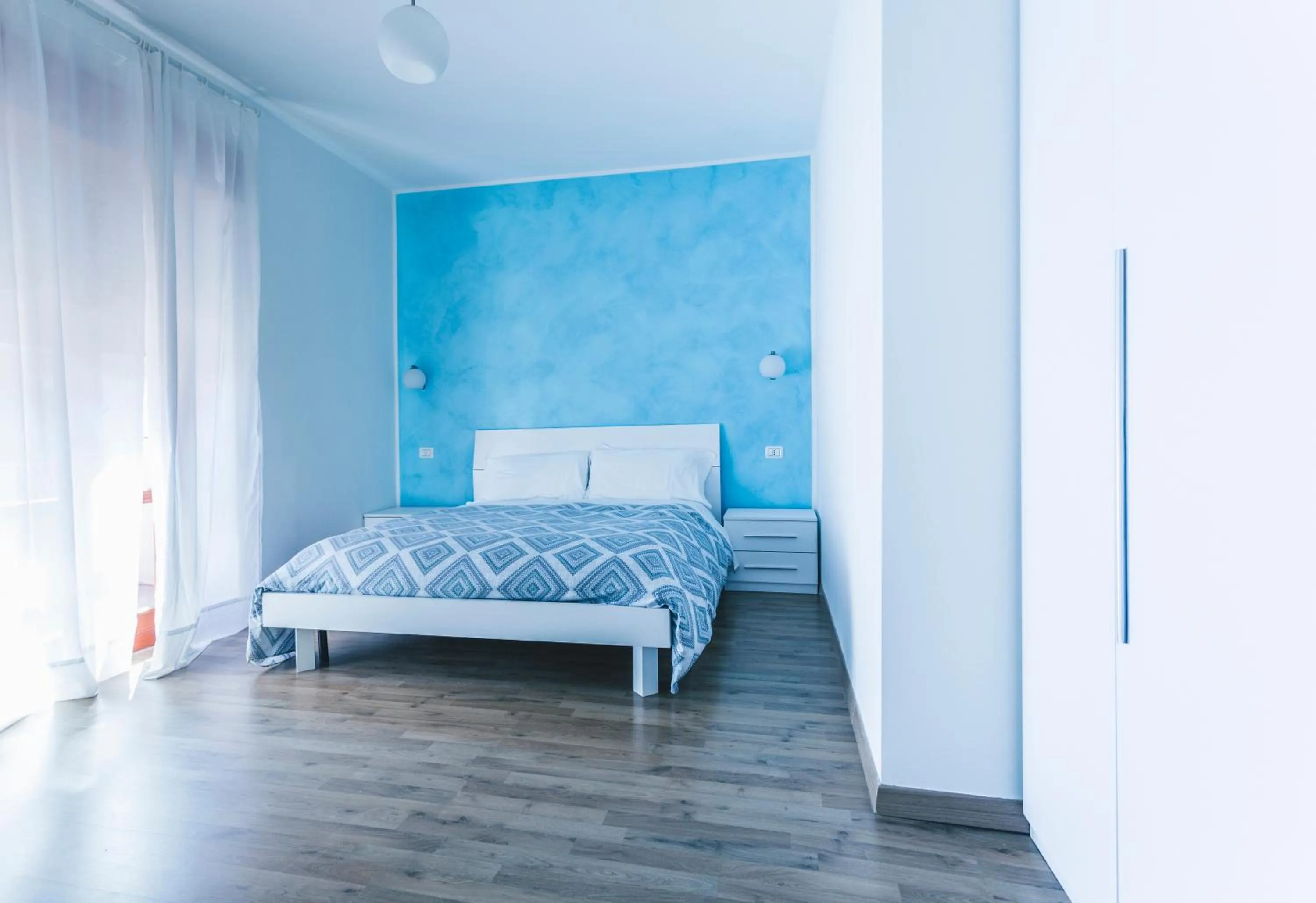 Photo of the whole room, Bed in La Postale