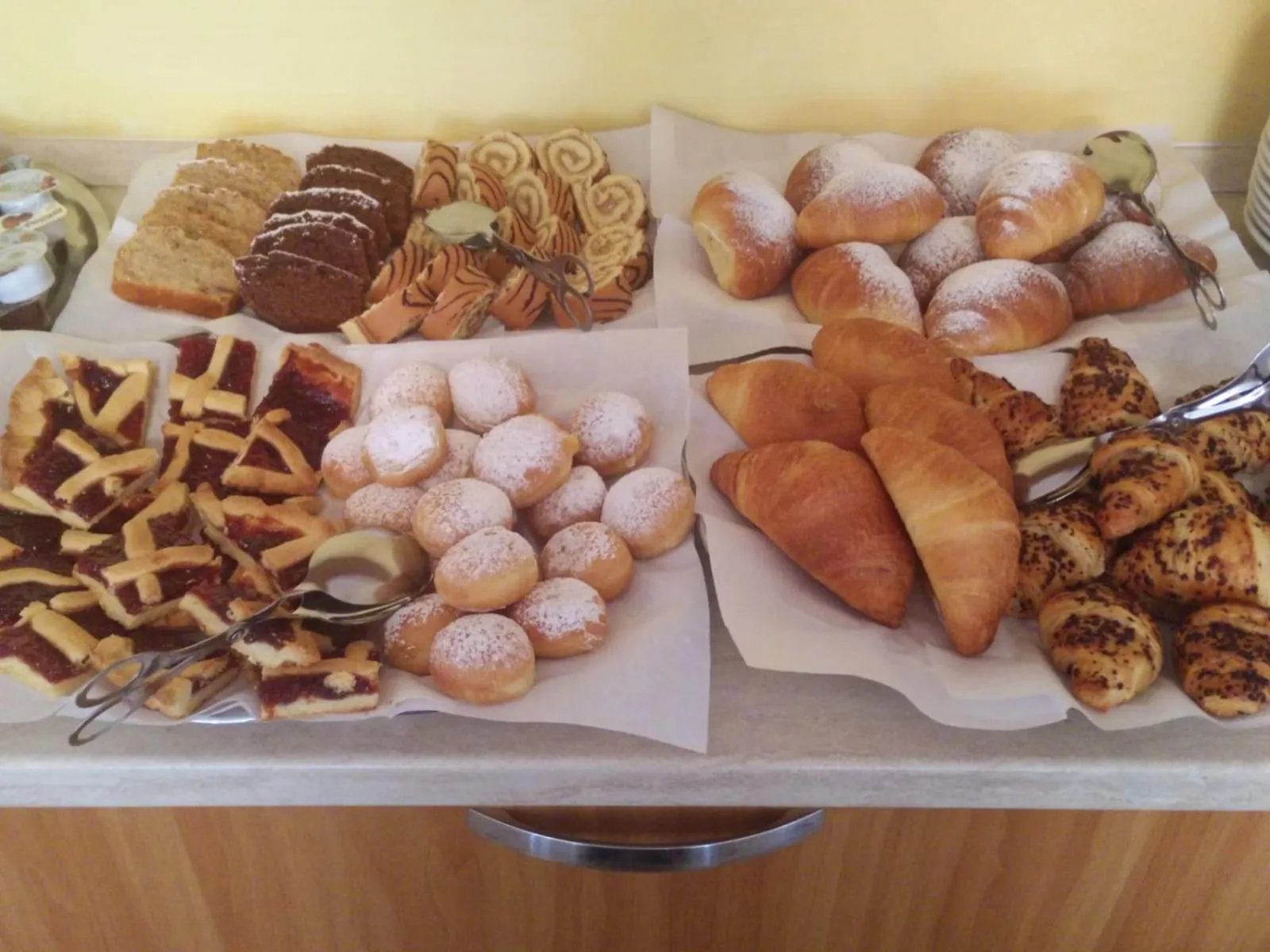 Buffet breakfast in Hotel Ronconi