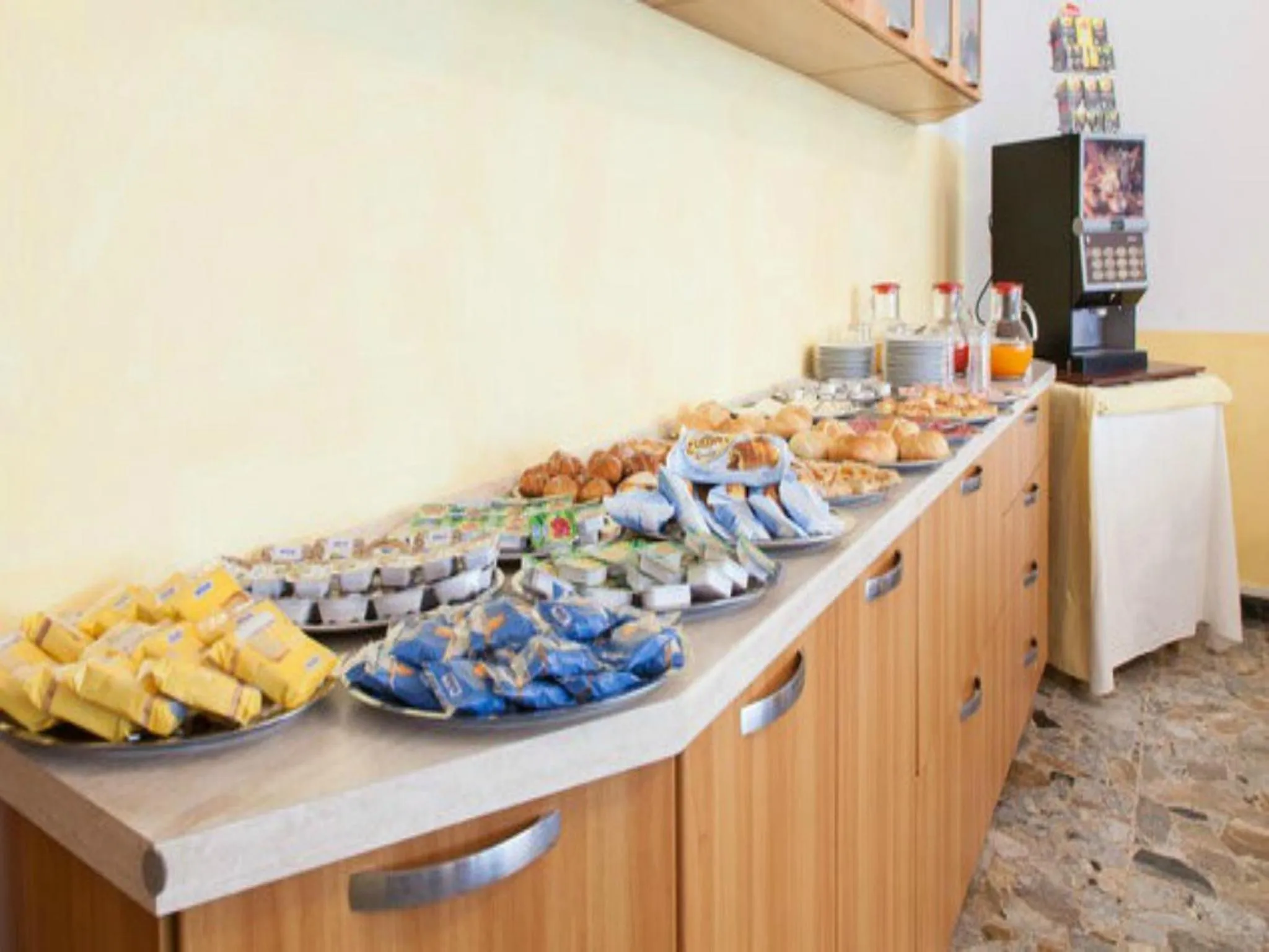 Restaurant/places to eat in Hotel Ronconi