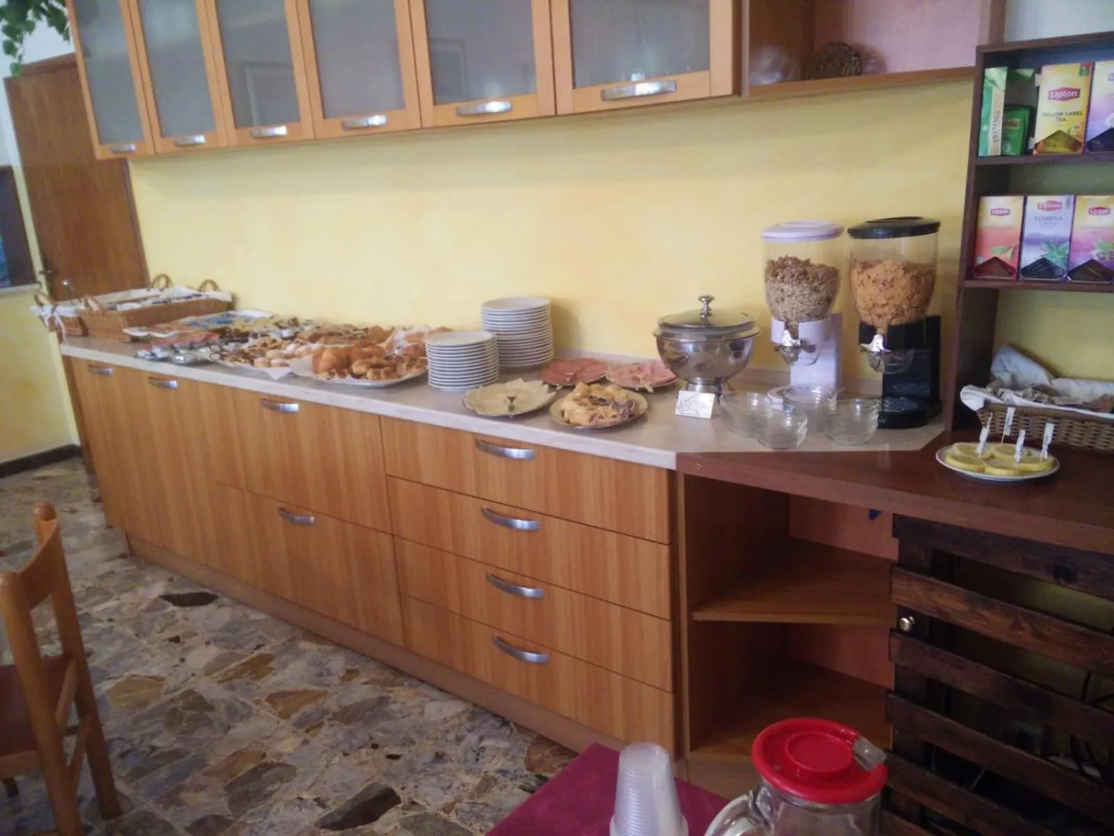 Continental breakfast in Hotel Ronconi
