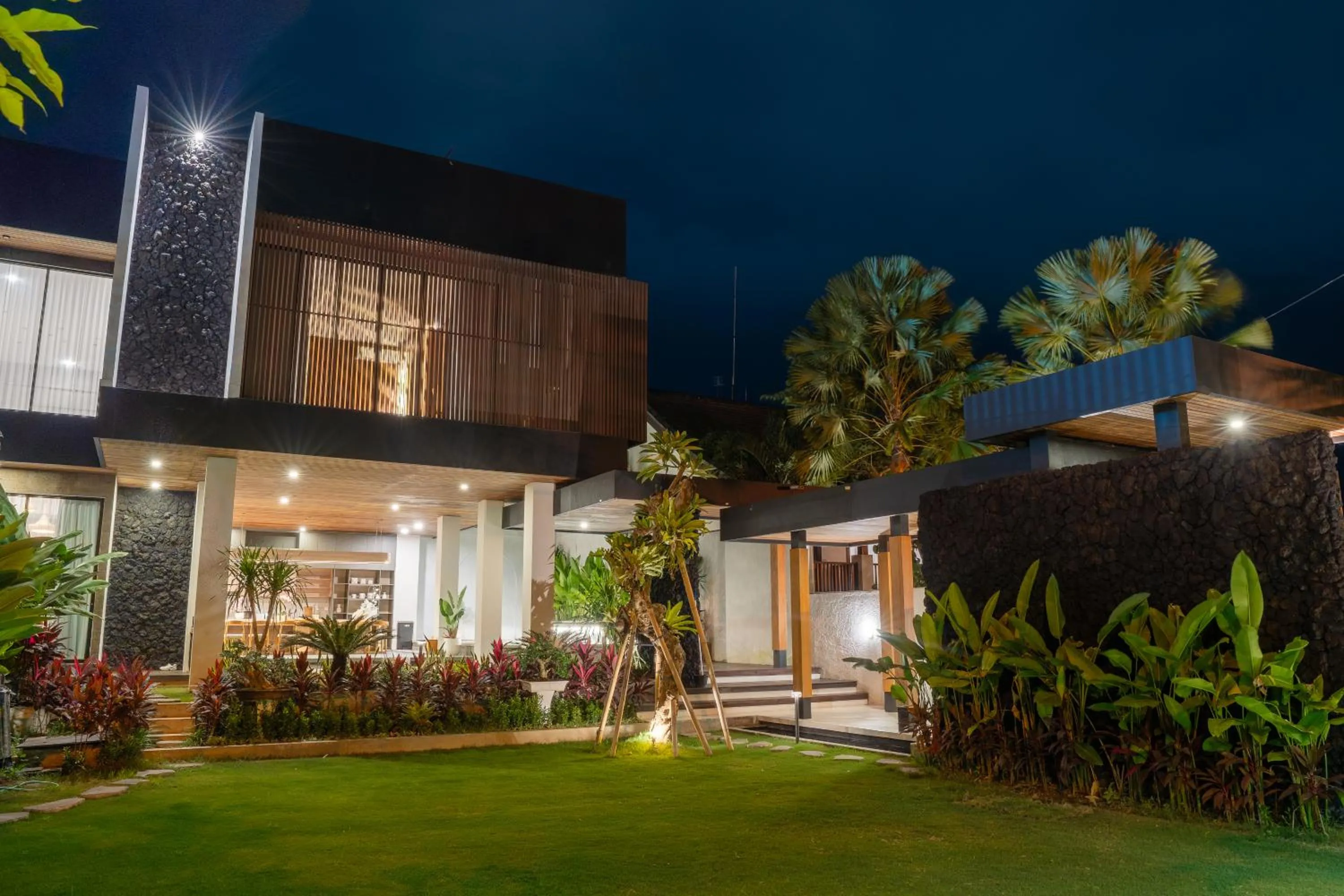 Garden in Ratan Uluwatu Hotel and Villas