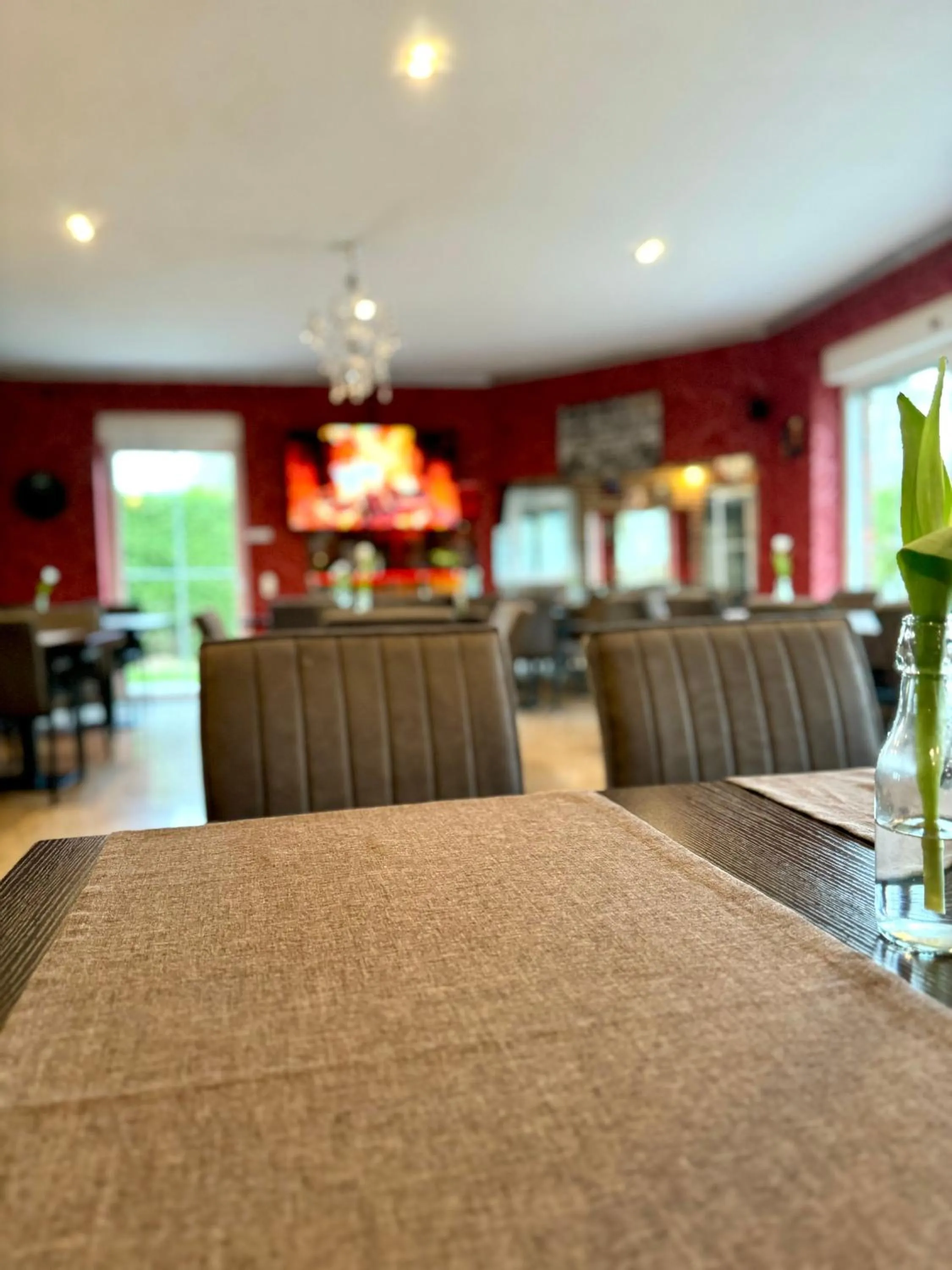 Restaurant/places to eat in DUA Hotel