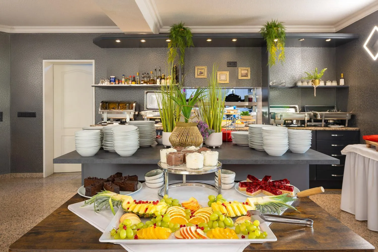 Restaurant/places to eat in DUA Hotel