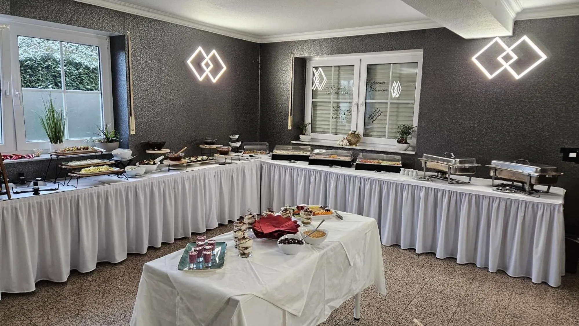 Restaurant/places to eat in DUA Hotel