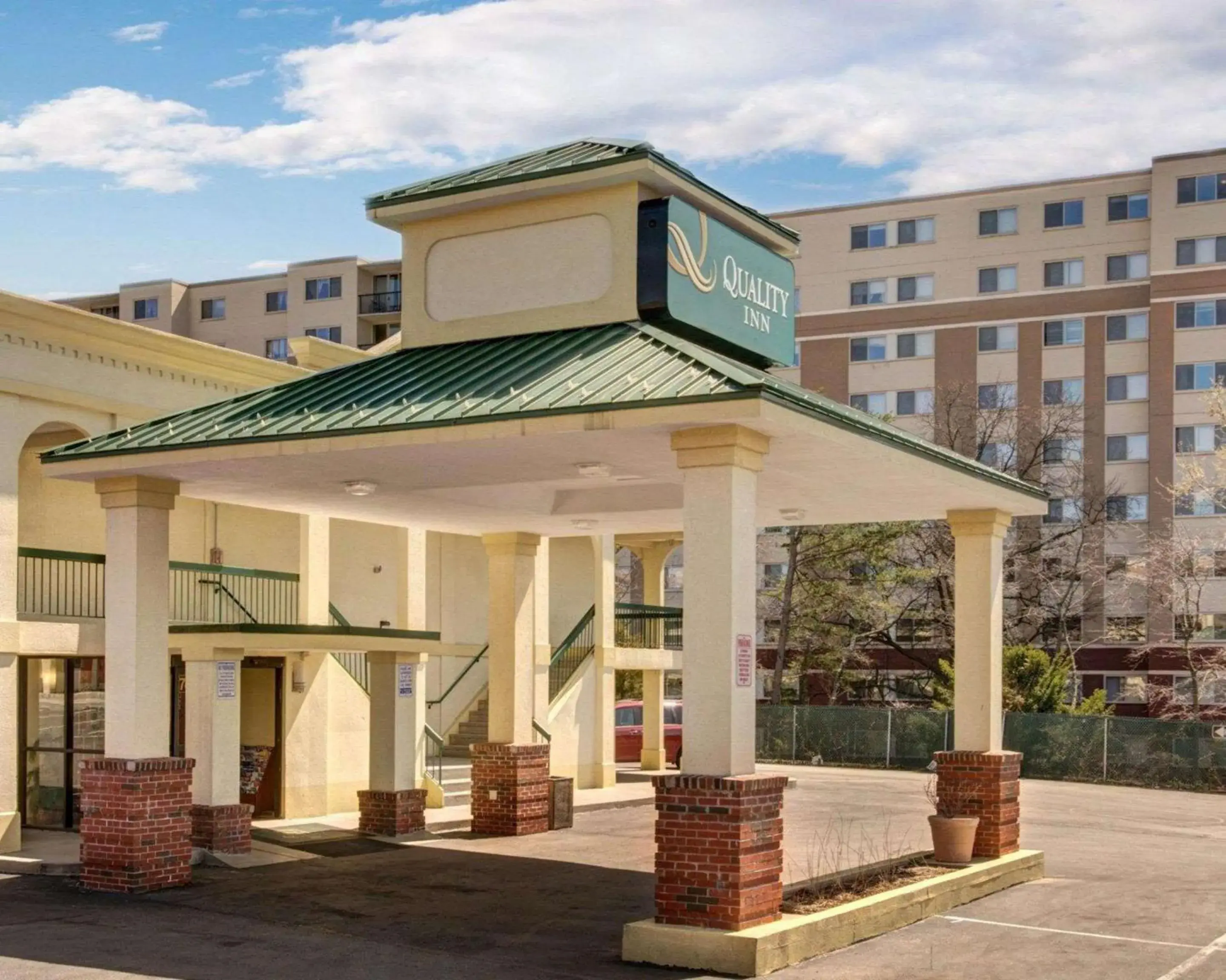 Property building in Quality Inn Takoma Park Property building in Quality Inn Takoma Park