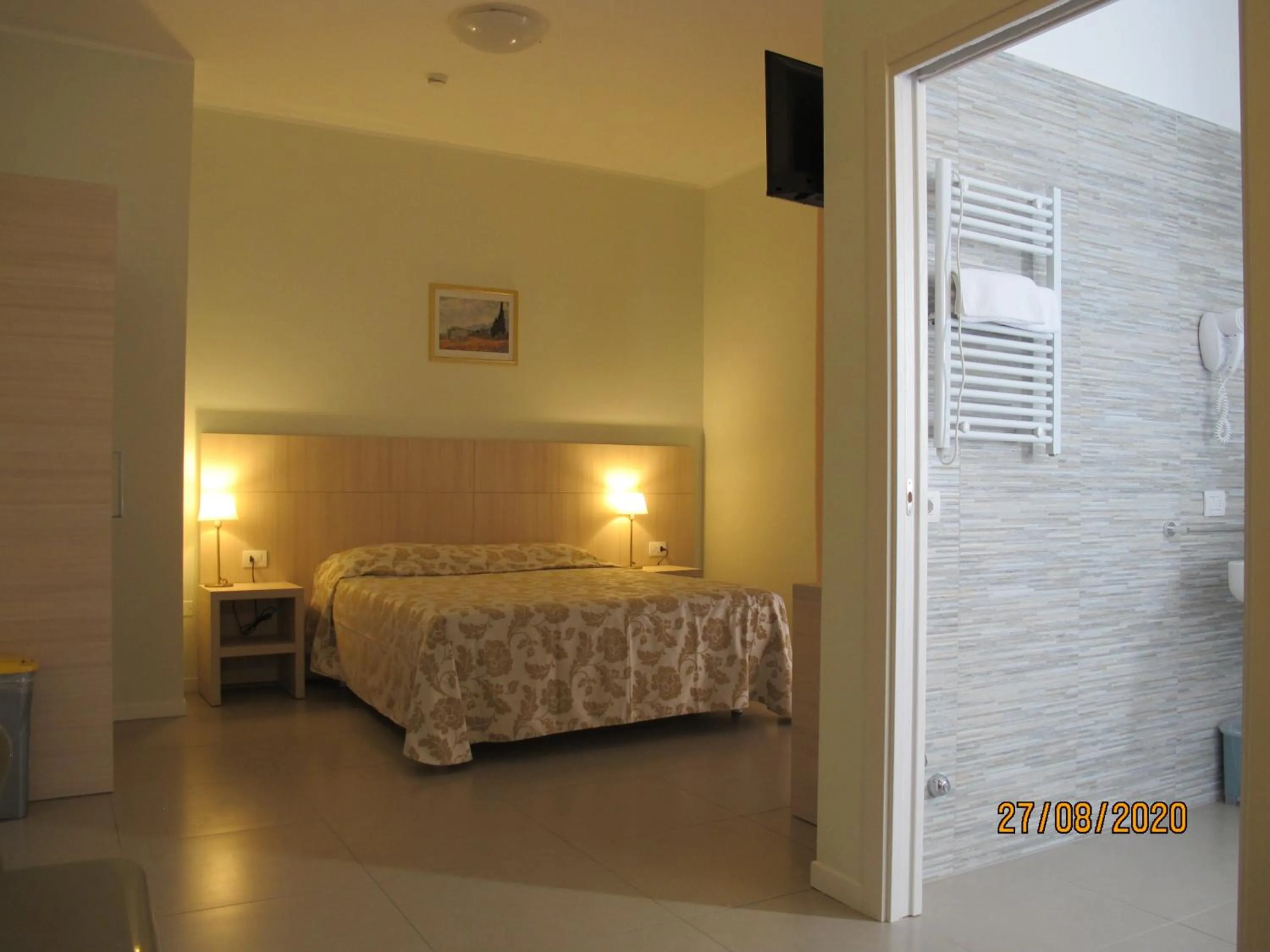 Photo of the whole room, Bed in Santa Barbara hotel & apartments