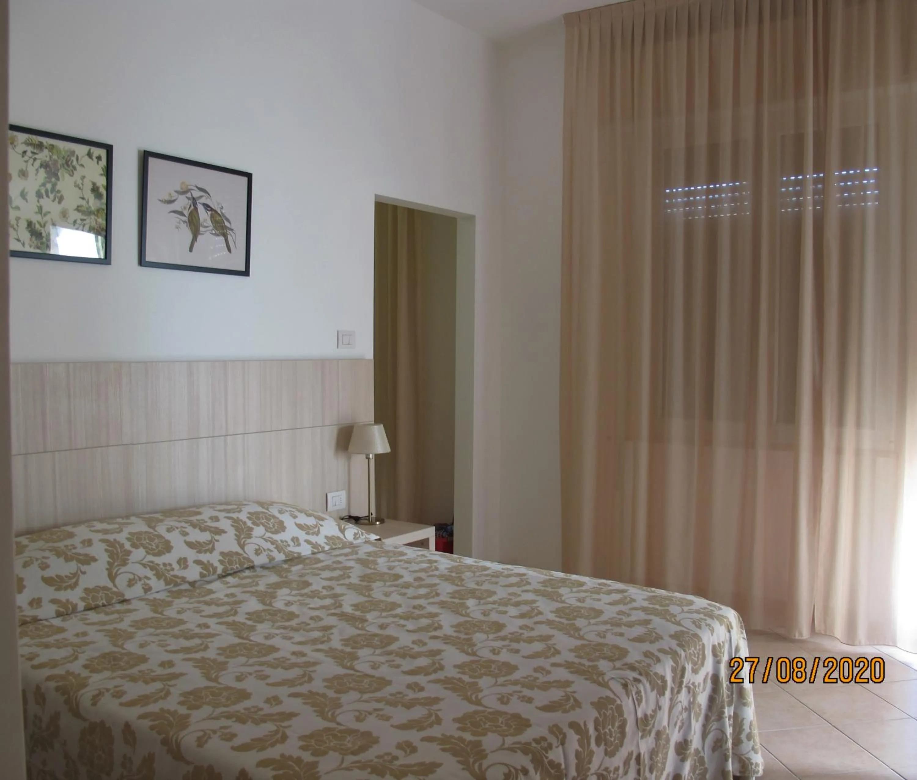 Bed in Santa Barbara hotel & apartments