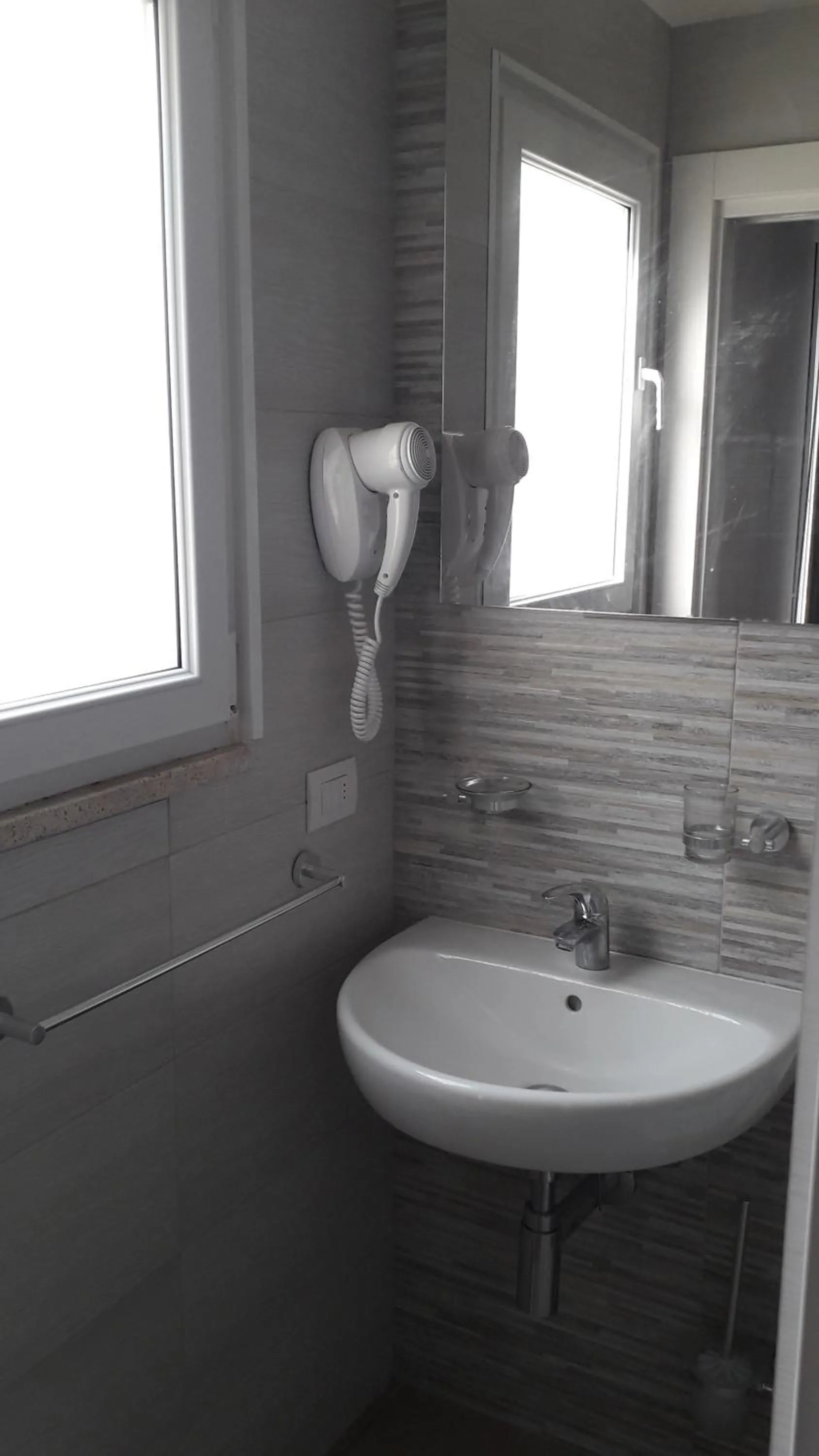 Bathroom in Santa Barbara hotel & apartments