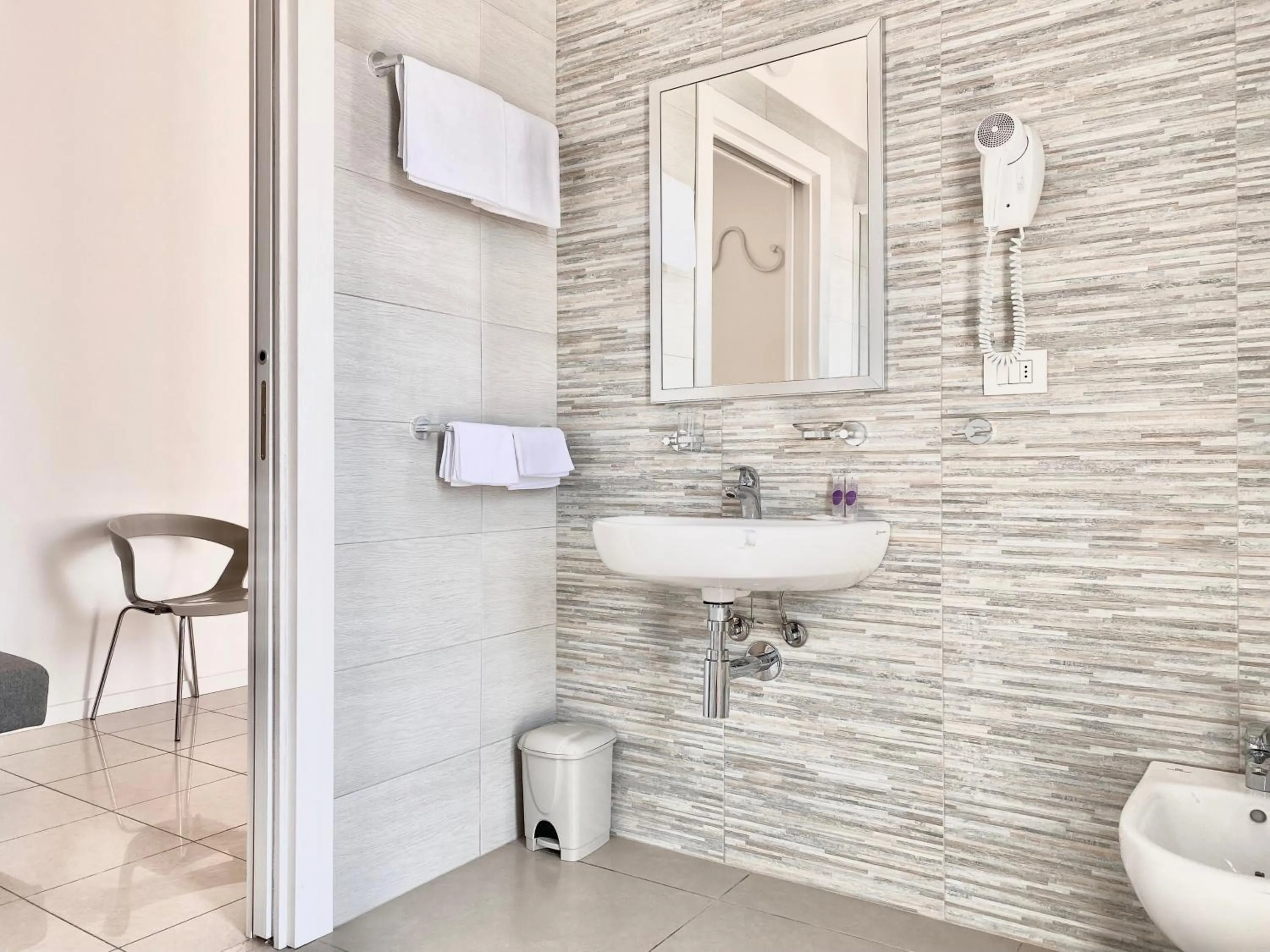 Bathroom in Santa Barbara hotel & apartments