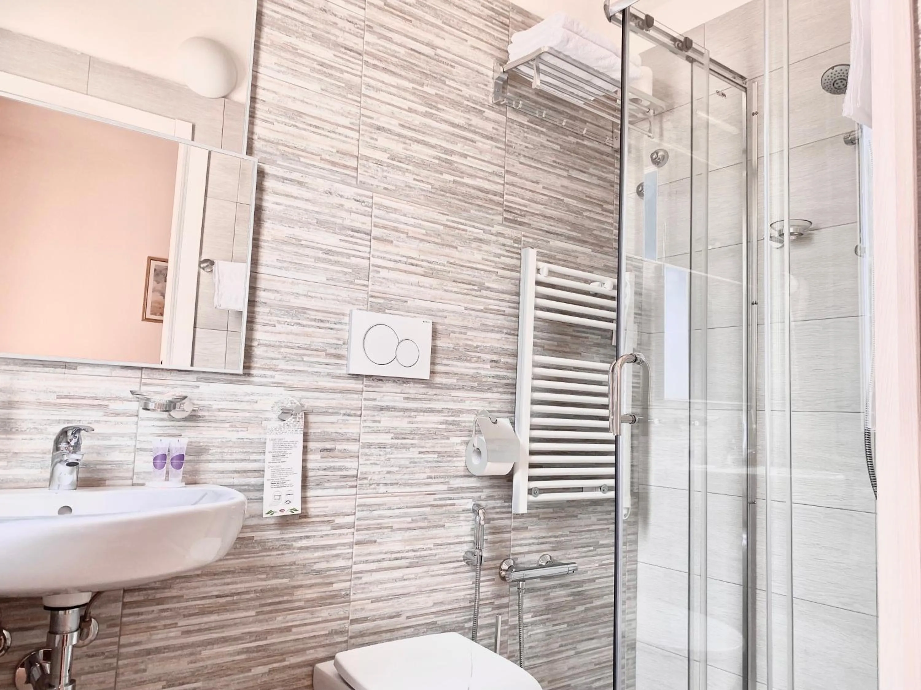 Bathroom in Santa Barbara hotel & apartments