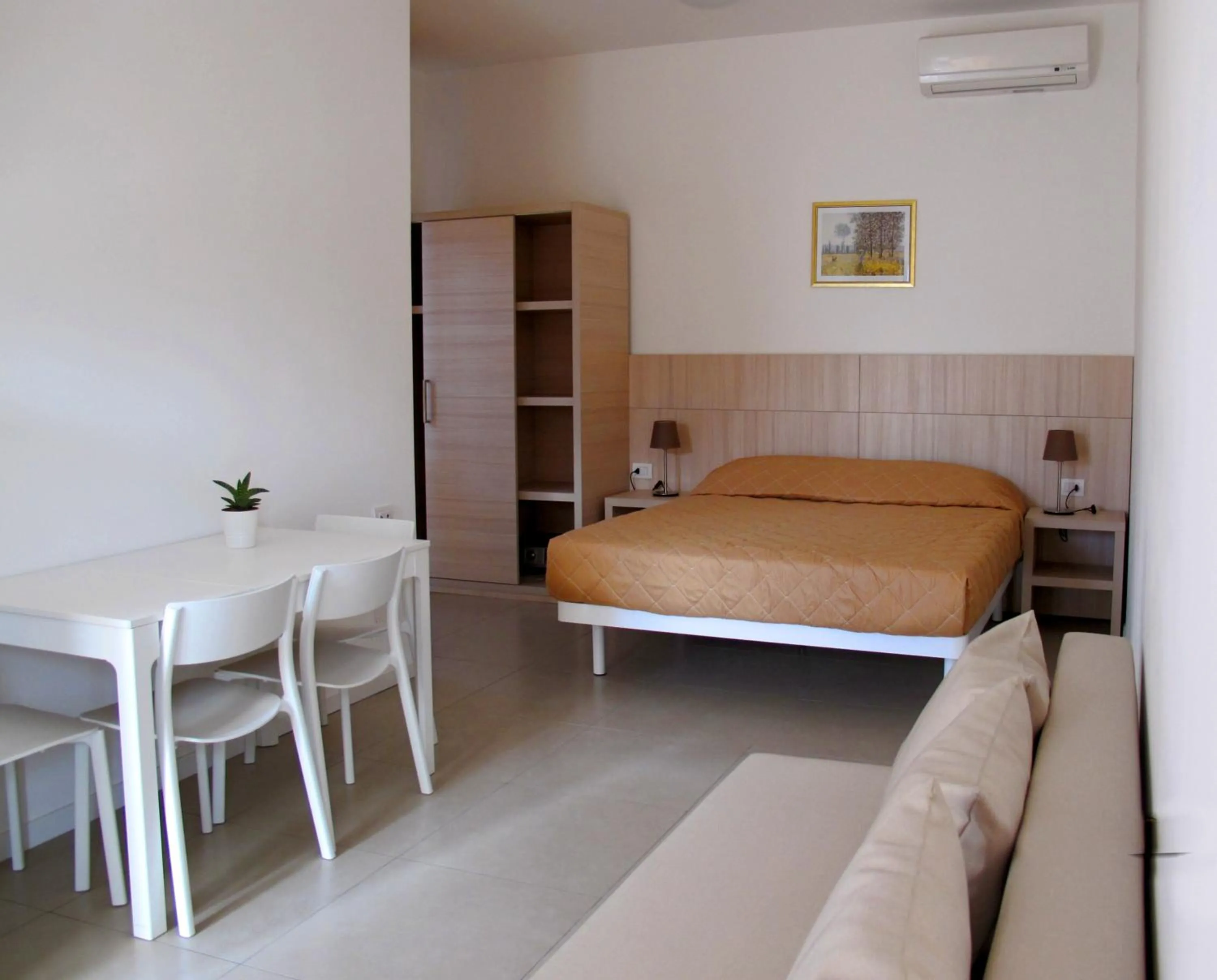 Photo of the whole room, Bed in Santa Barbara hotel & apartments