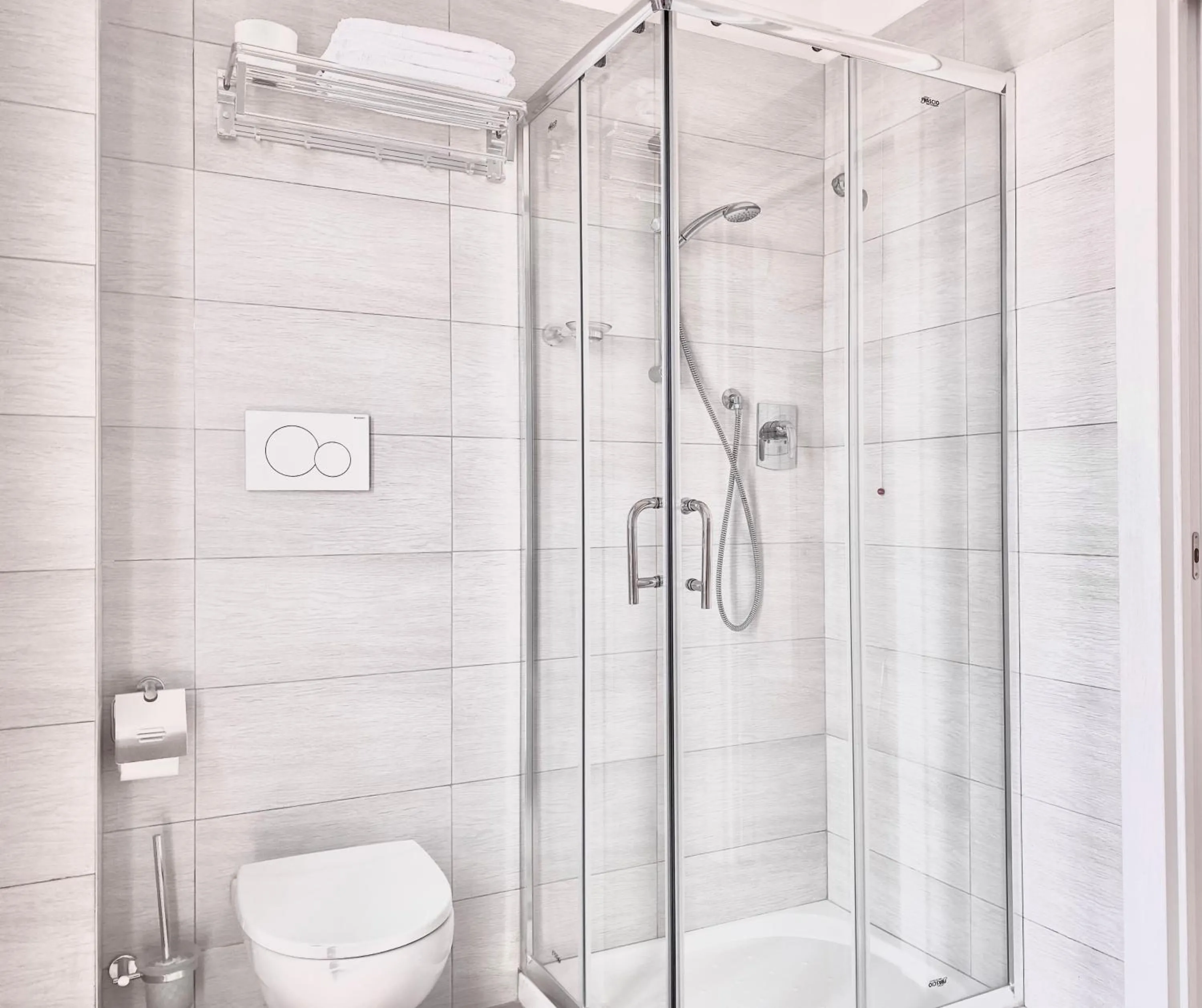 Bathroom in Santa Barbara hotel & apartments