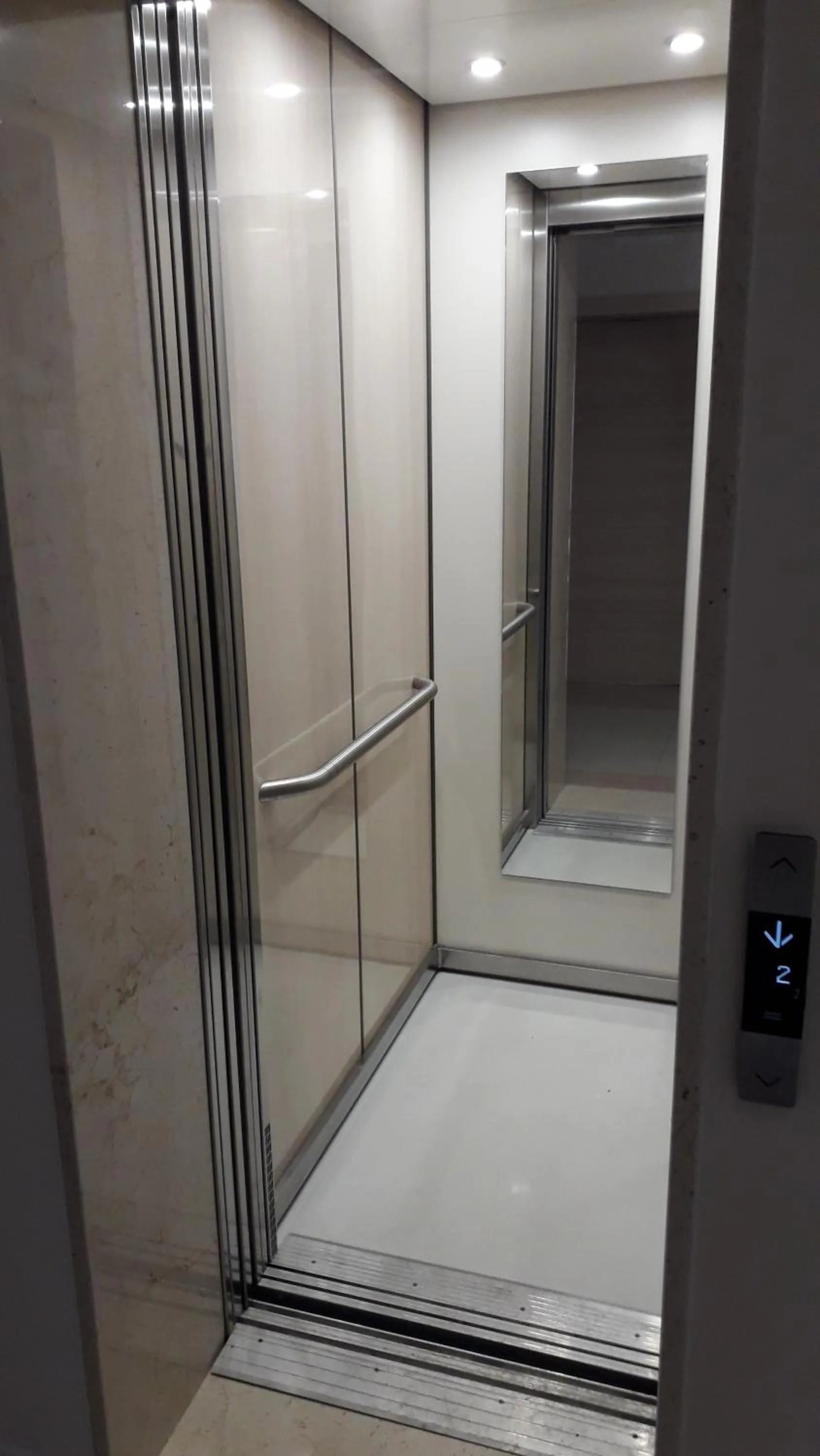 Facility for disabled guests in Santa Barbara hotel & apartments