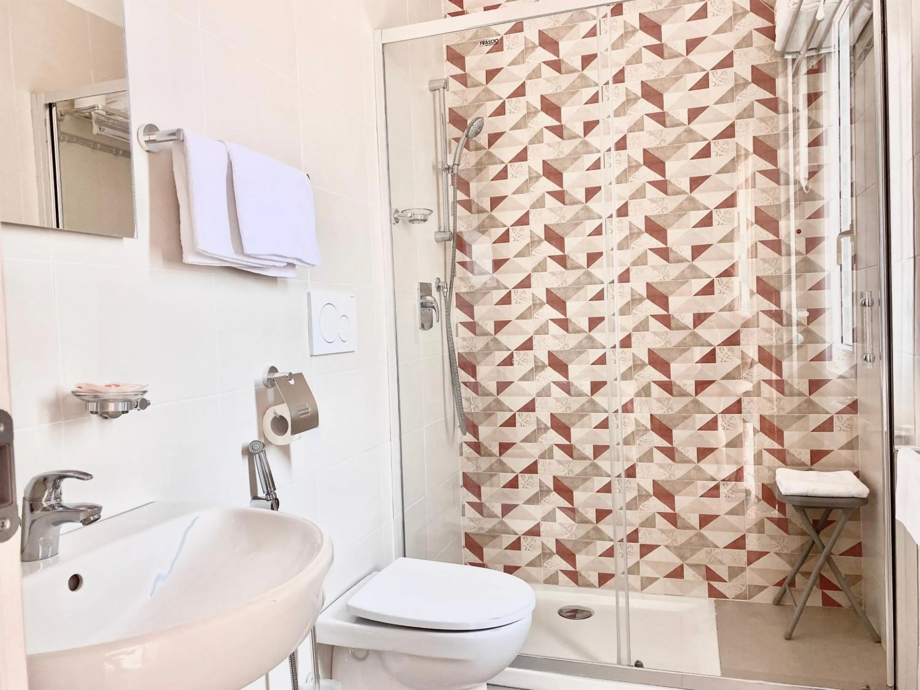 Shower in Santa Barbara hotel & apartments