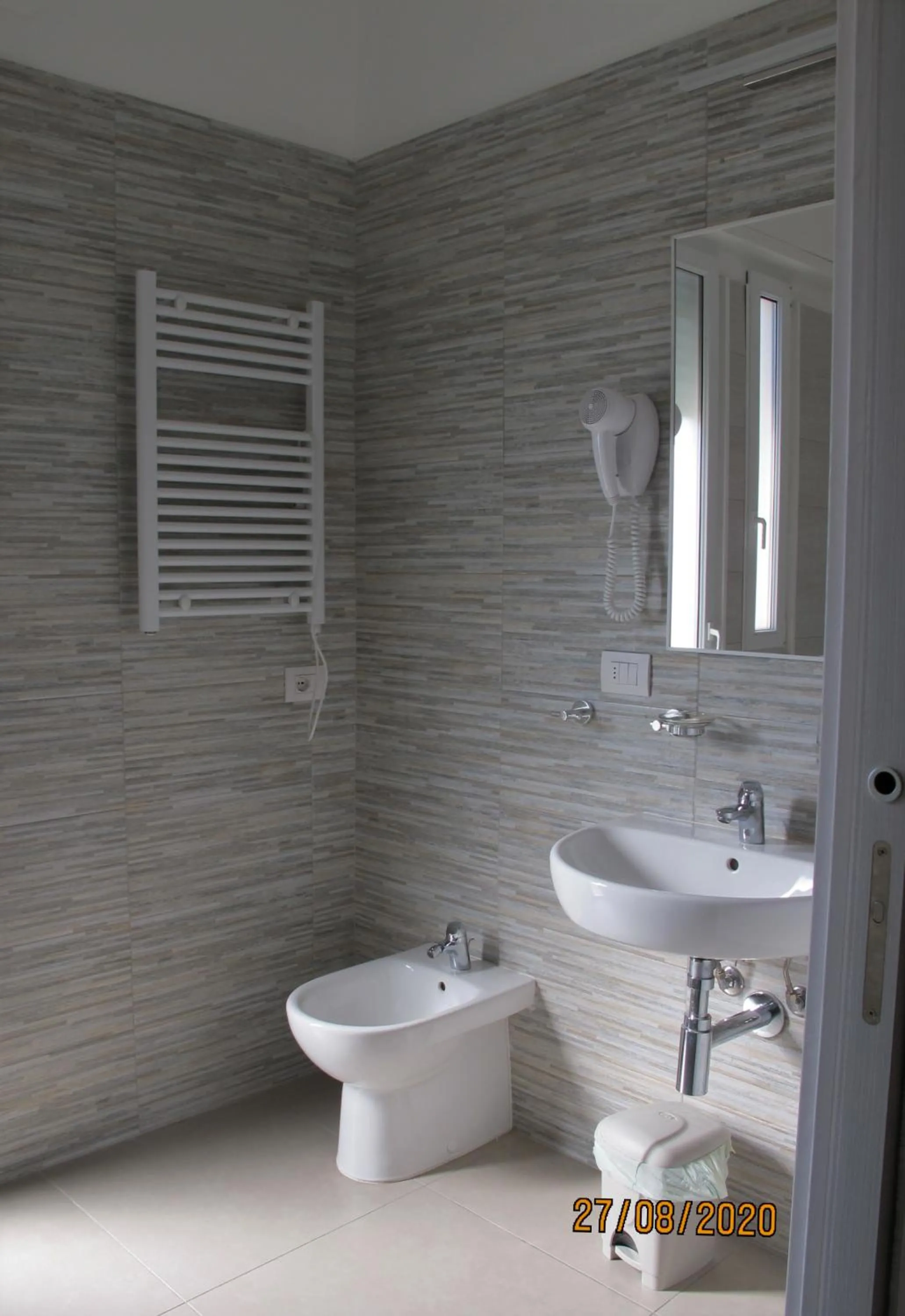 Bathroom in Santa Barbara hotel & apartments