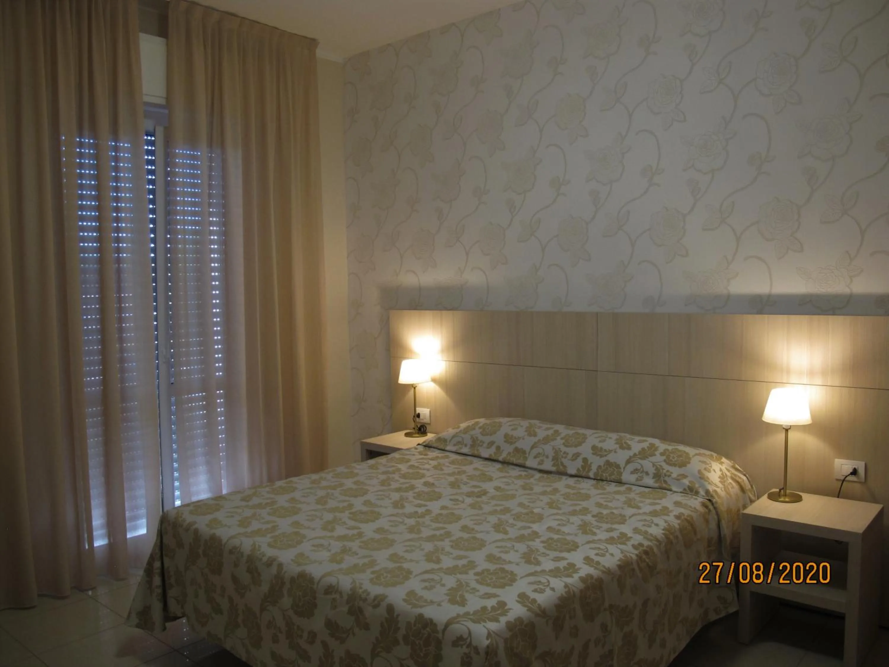 Photo of the whole room, Bed in Santa Barbara hotel & apartments