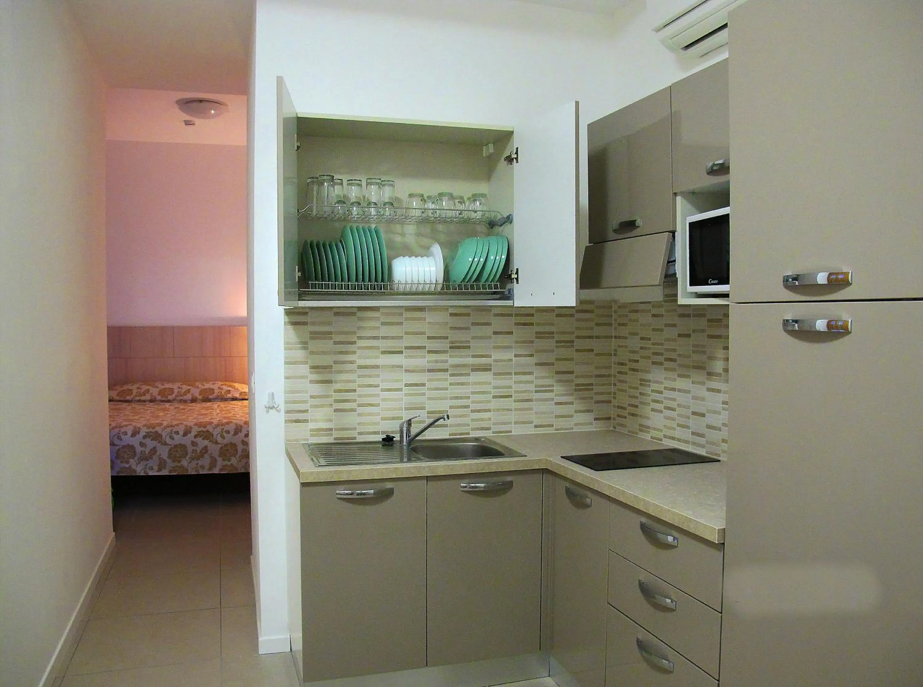 Kitchen or kitchenette in Santa Barbara hotel & apartments