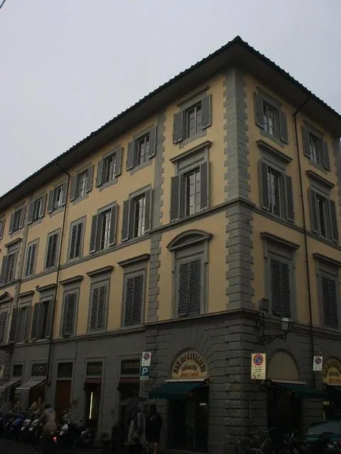 Property building in 27 Aprile