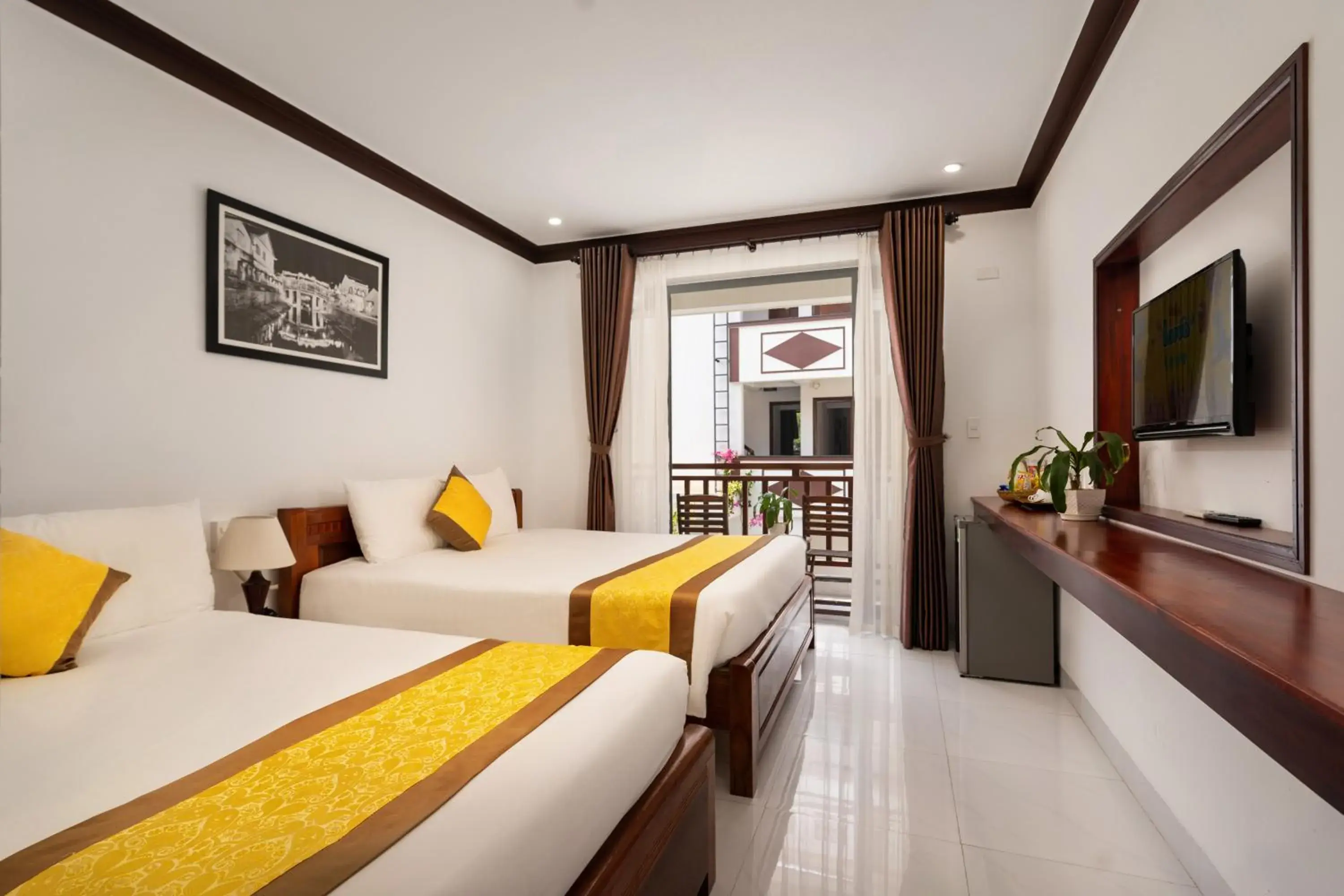 Triple Room with Pool View in Haemer Villa Green Hearth Stay Triple Room with Pool View in Haemer Villa Green Hearth Stay