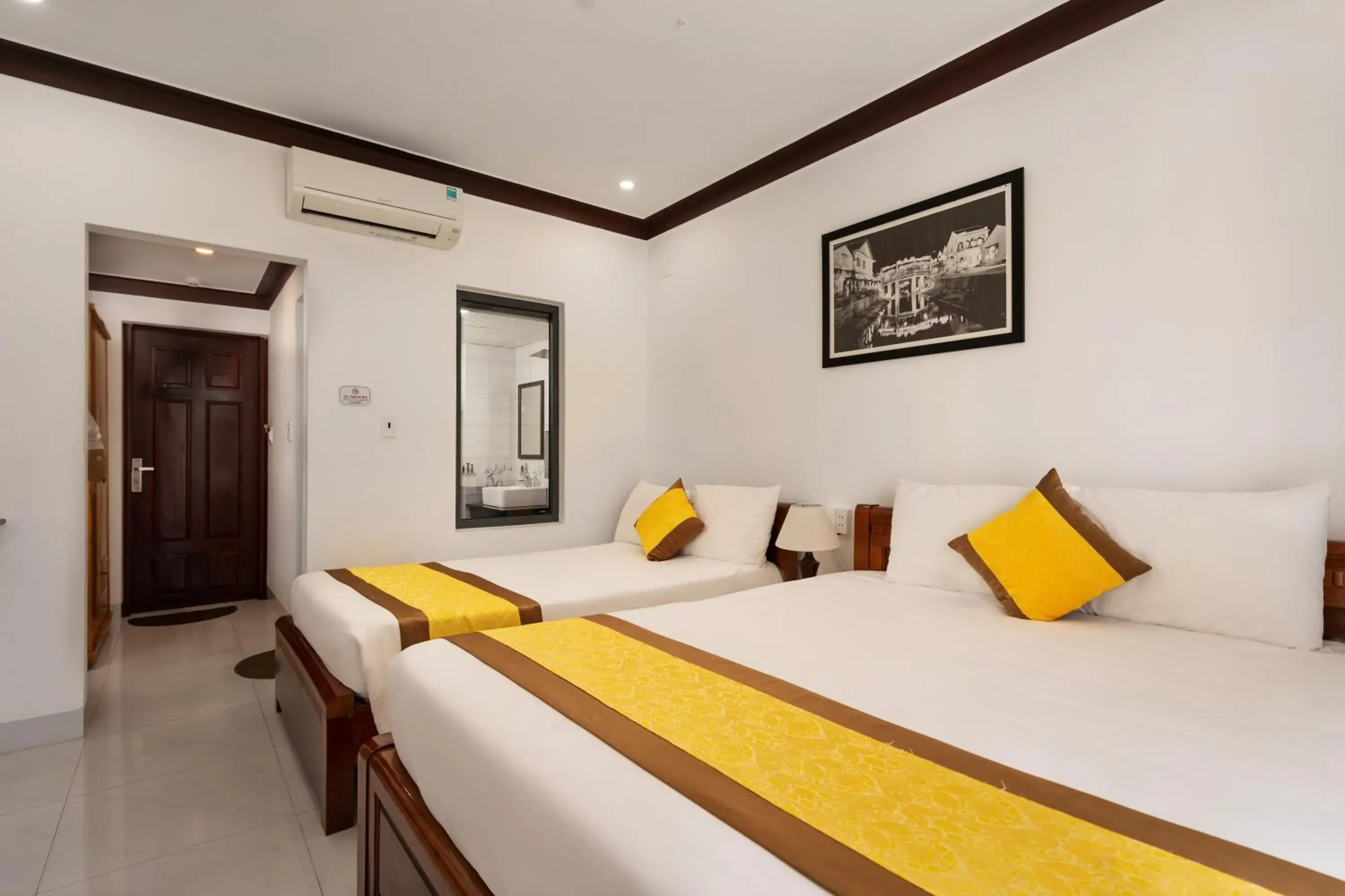 Triple Room with Pool View in Haemer Villa Green Hearth Stay Triple Room with Pool View in Haemer Villa Green Hearth Stay