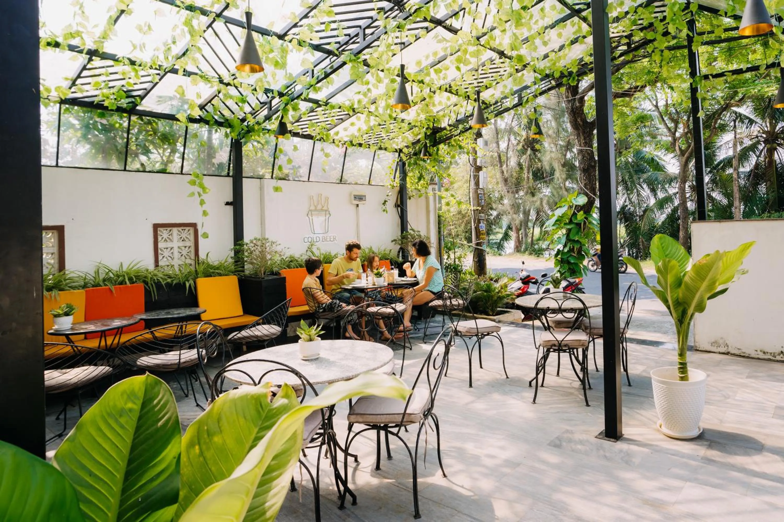 Restaurant/places to eat in Haemer Villa Green Hearth Stay