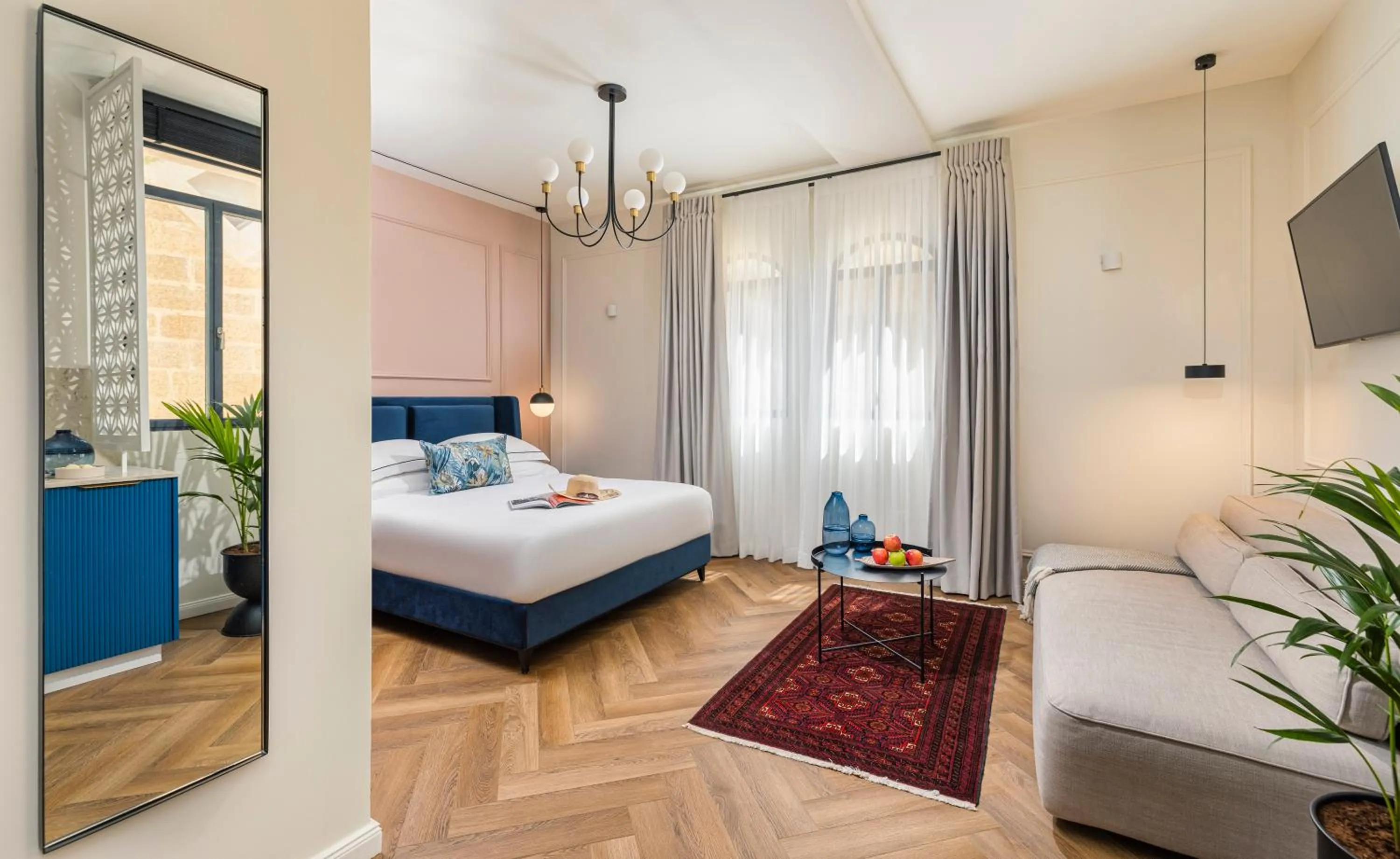 Photo of the whole room, Bed in Villa Albi - Machne Yehuda Hotel
