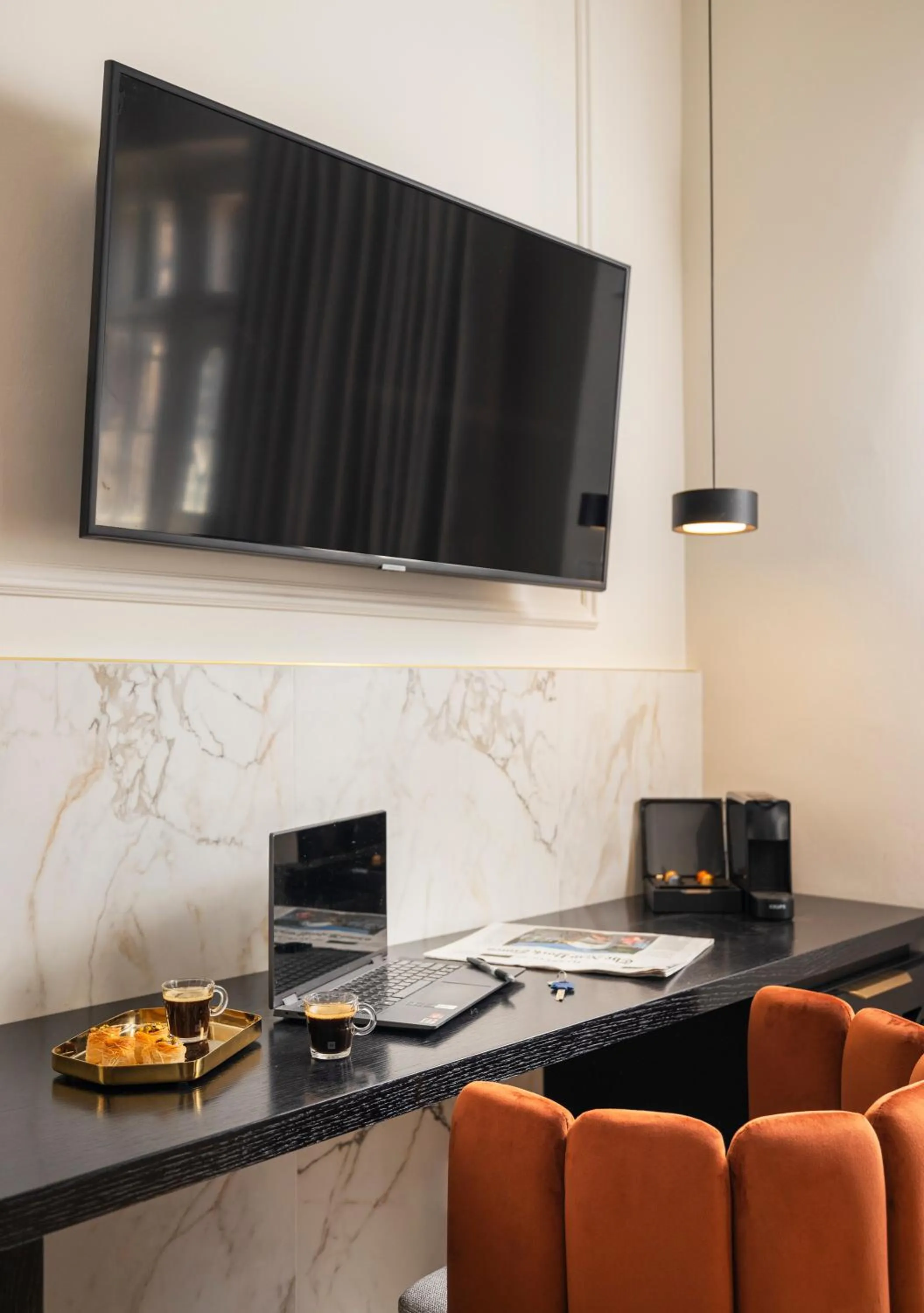 TV and multimedia in Villa Albi - Machne Yehuda Hotel