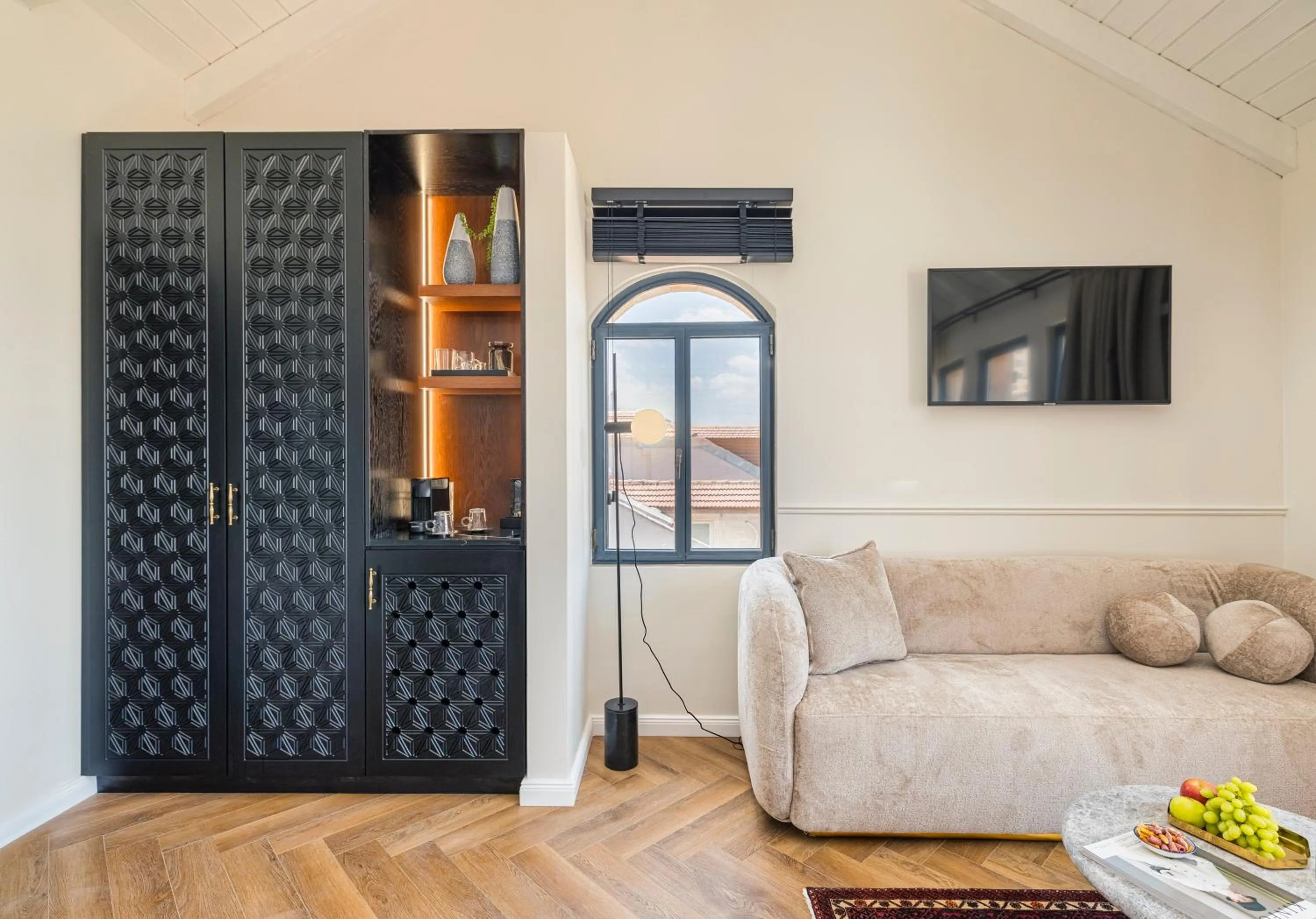 TV and multimedia in Villa Albi - Machne Yehuda Hotel