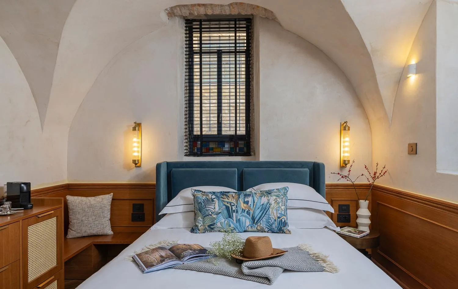 Bedroom, Bed in Villa Albi - Machne Yehuda Hotel