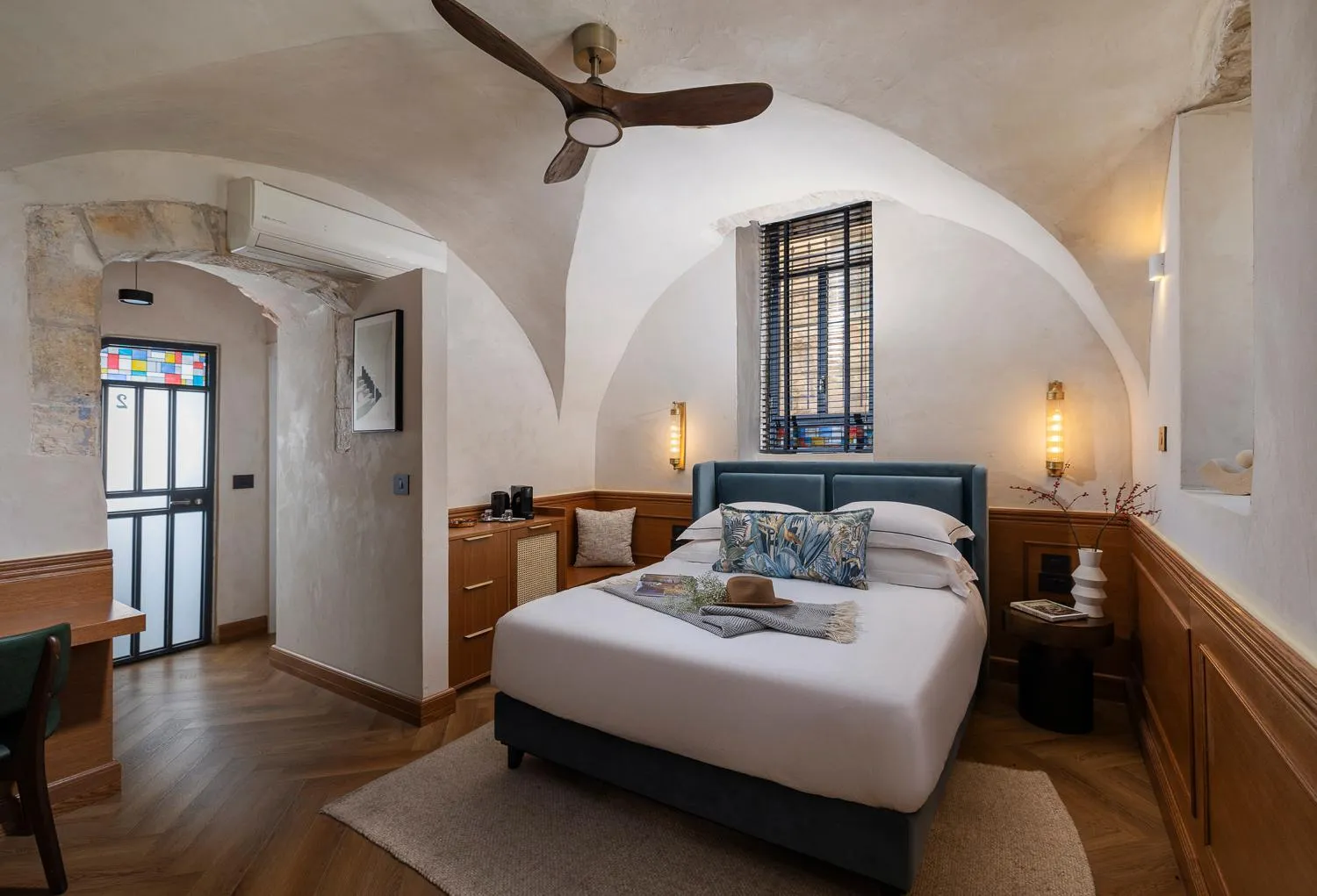 Bedroom, Bed in Villa Albi - Machne Yehuda Hotel