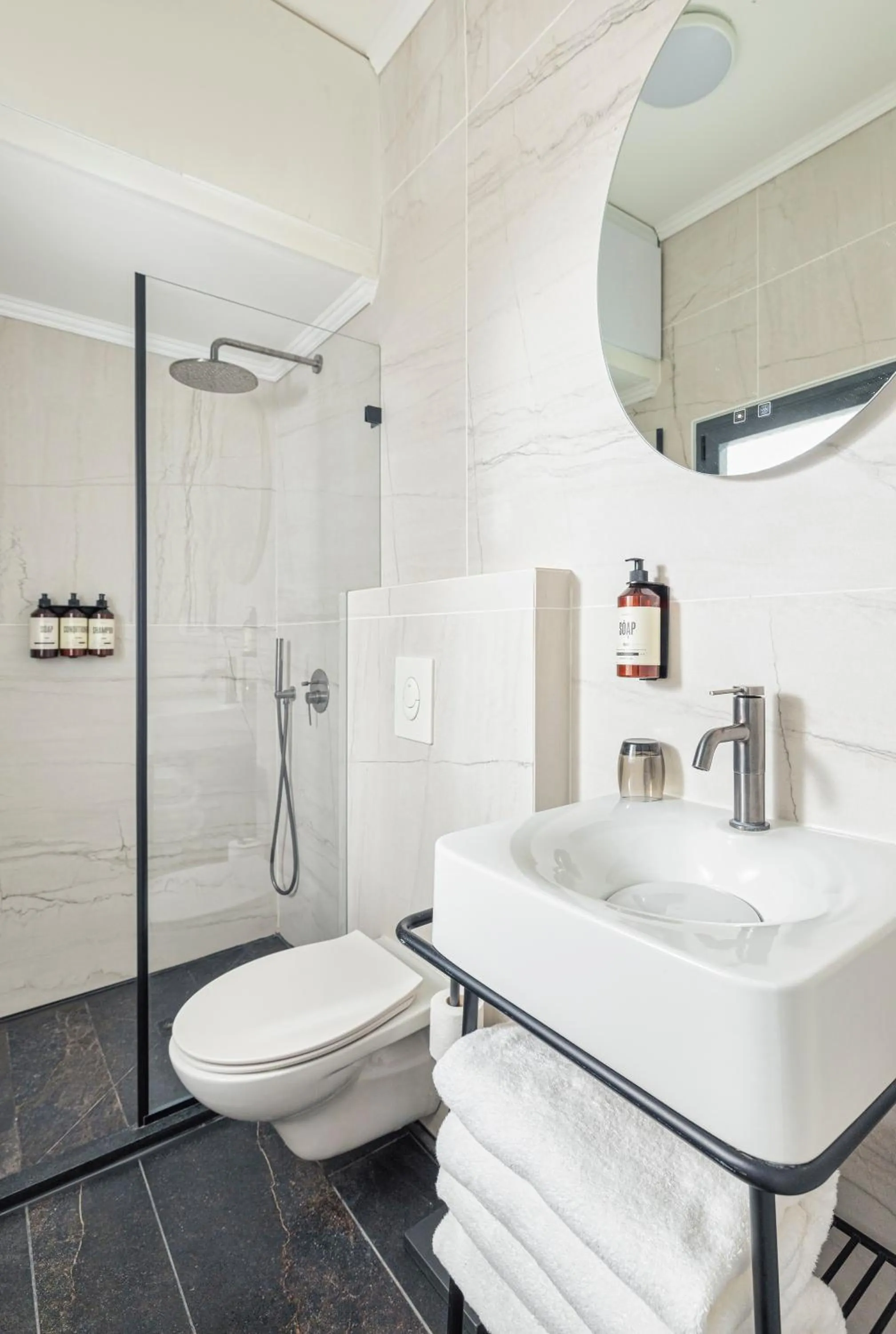 Bathroom in Villa Albi - Machne Yehuda Hotel