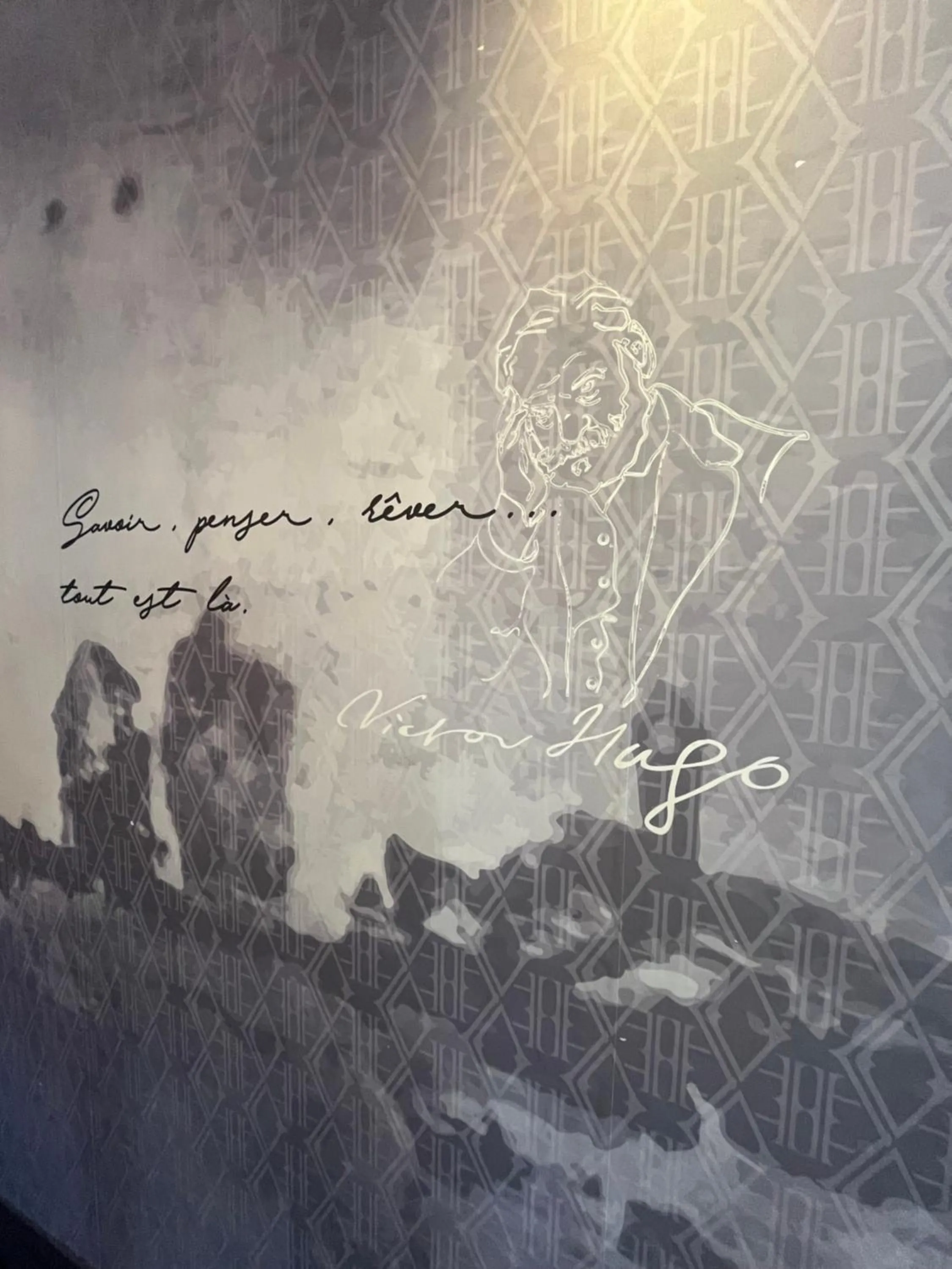 Lobby or reception in Logis Hôtel Victor Hugo & Spa