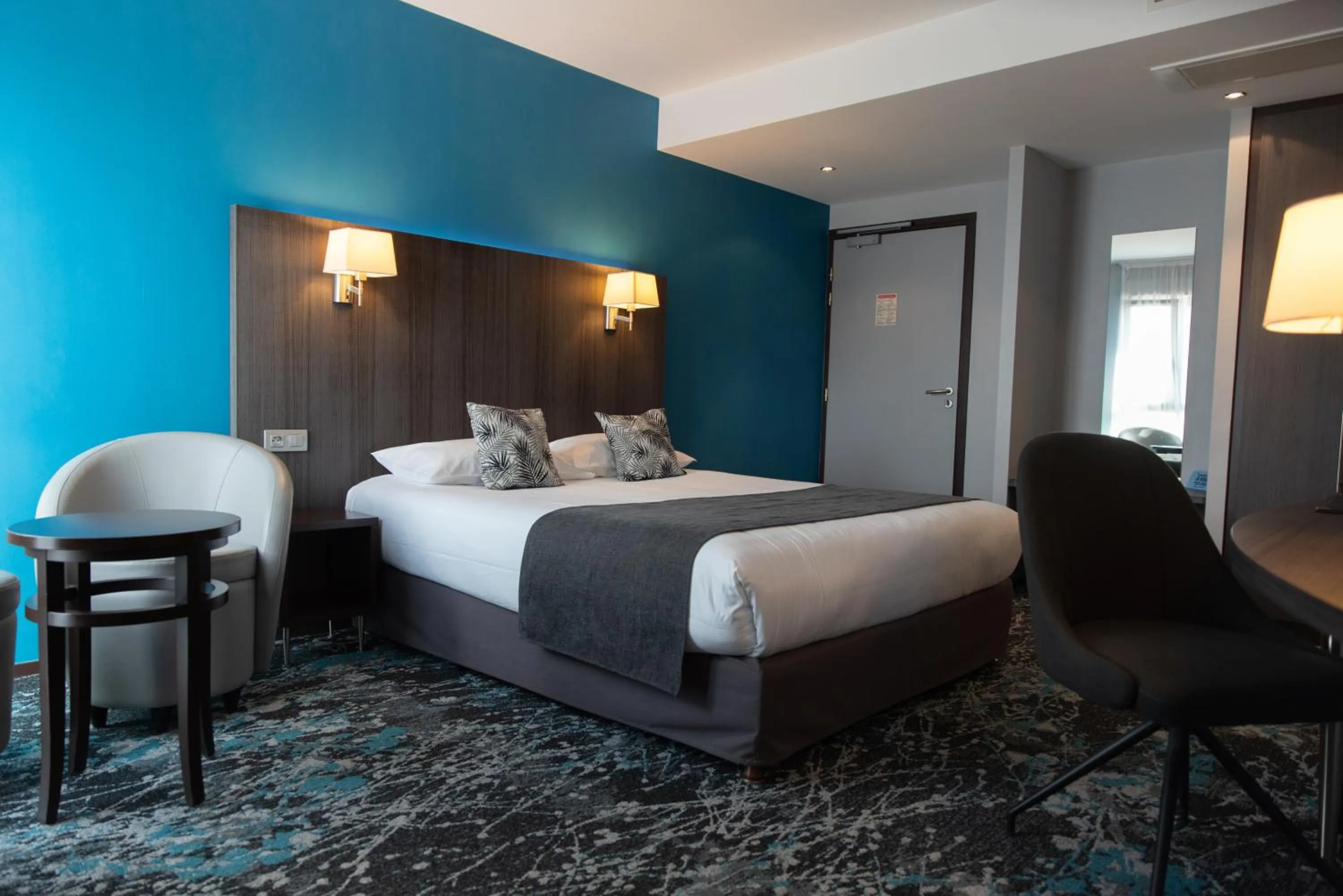 Bed in Logis Hôtel Victor Hugo & Spa