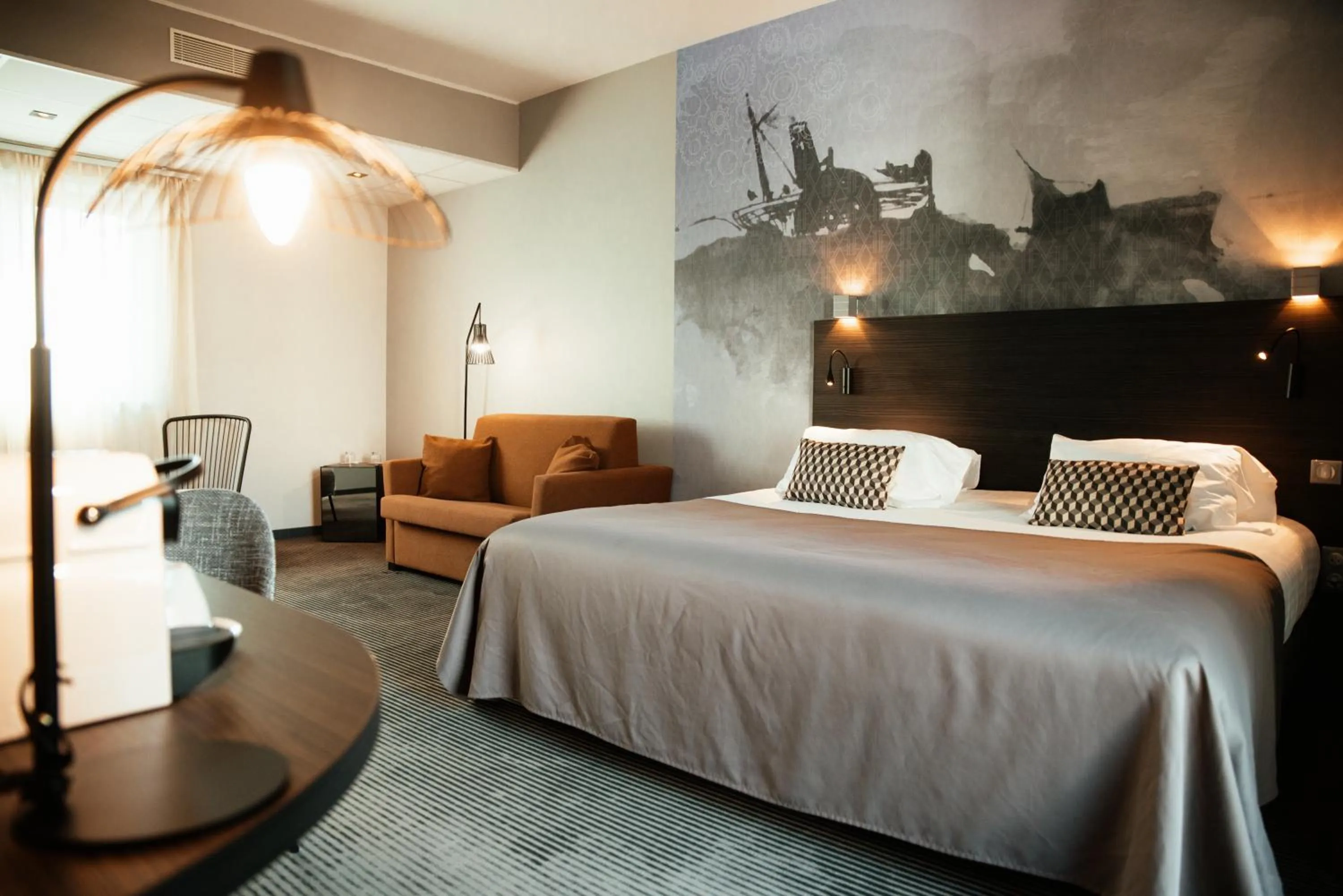 Bed in Logis Hôtel Victor Hugo & Spa