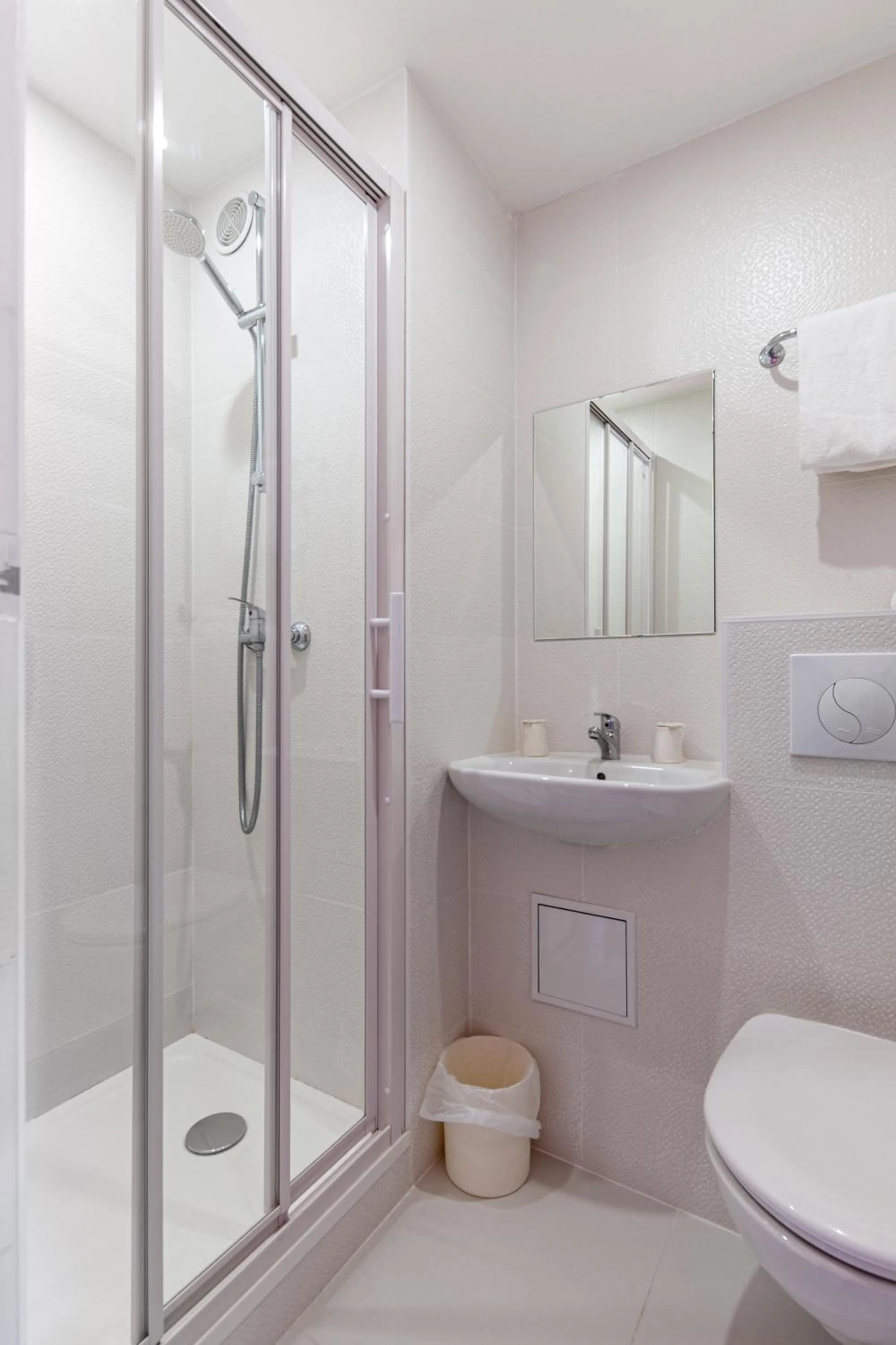 Bathroom in Premiere Classe Rennes Ouest - Le Rheu