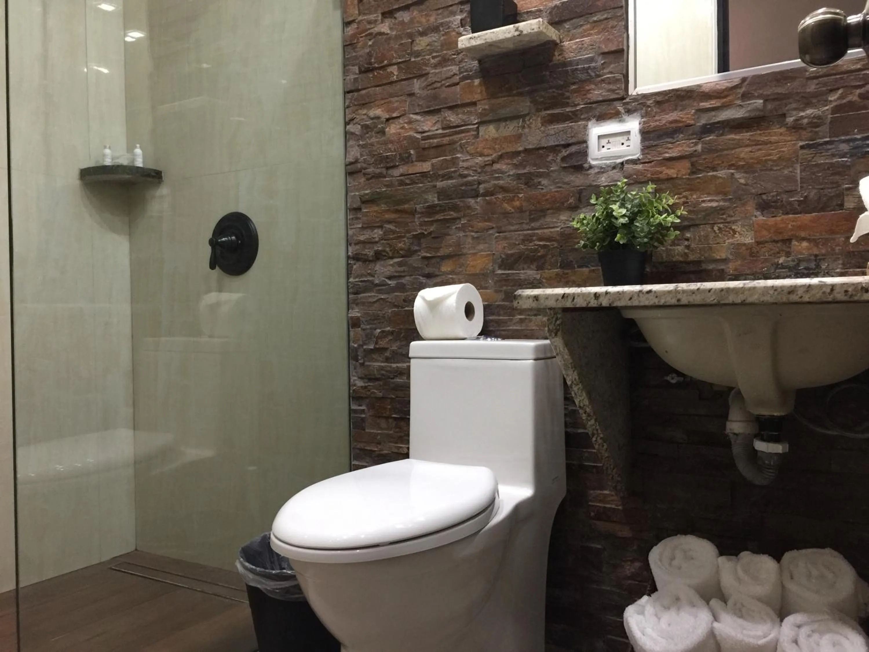 SEGOVIA STUDIO UNITS