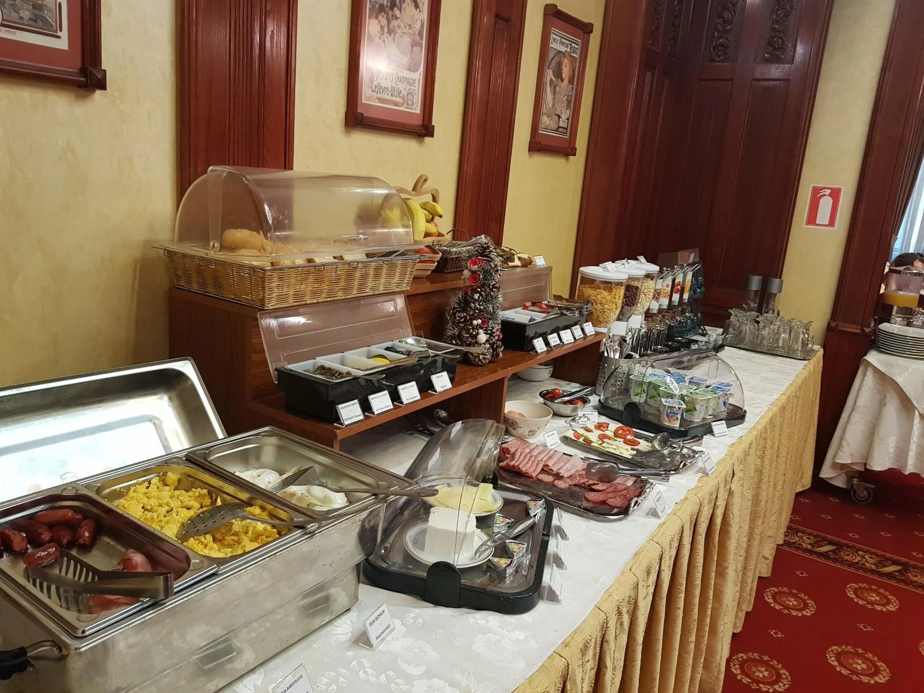 Breakfast in Hotel Golden House