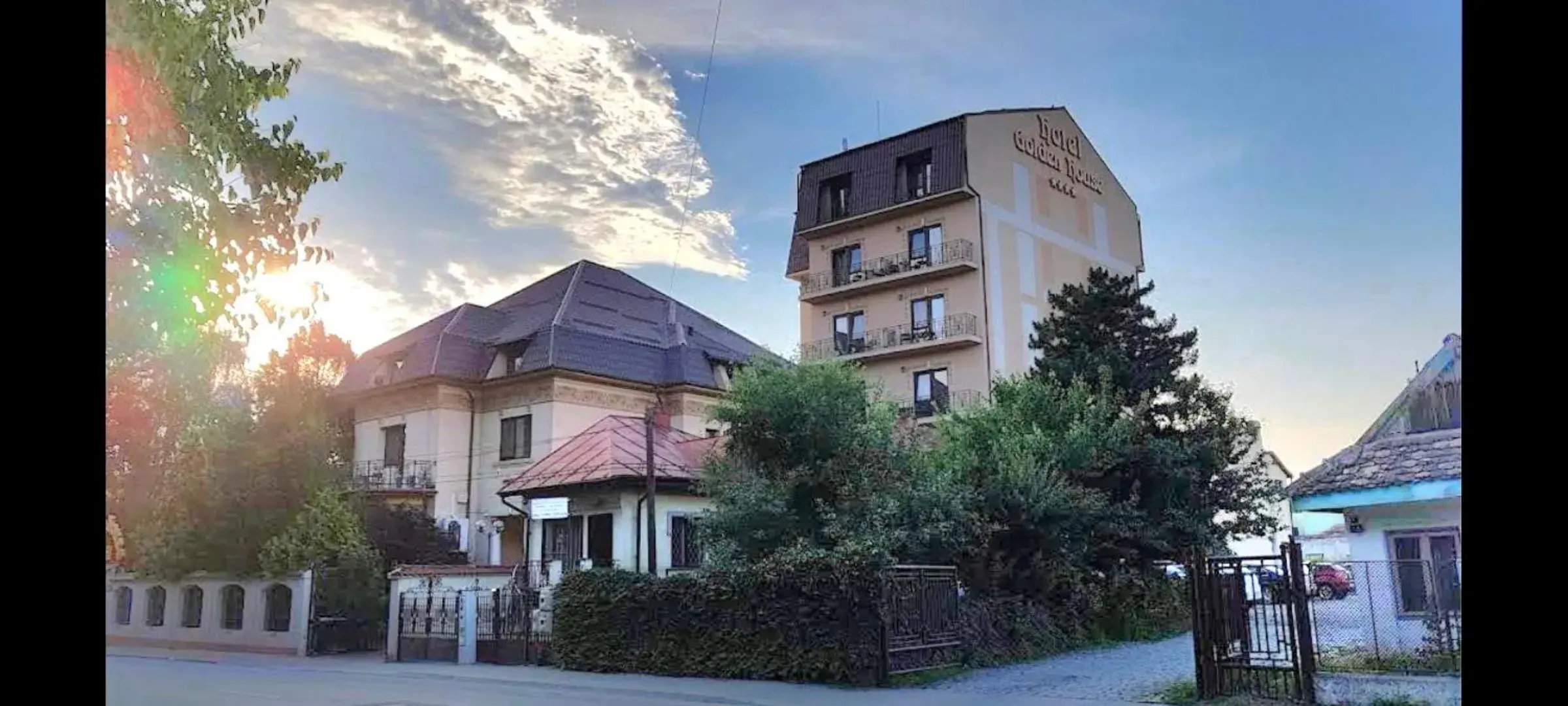 Property building in Hotel Golden House Property building in Hotel Golden House