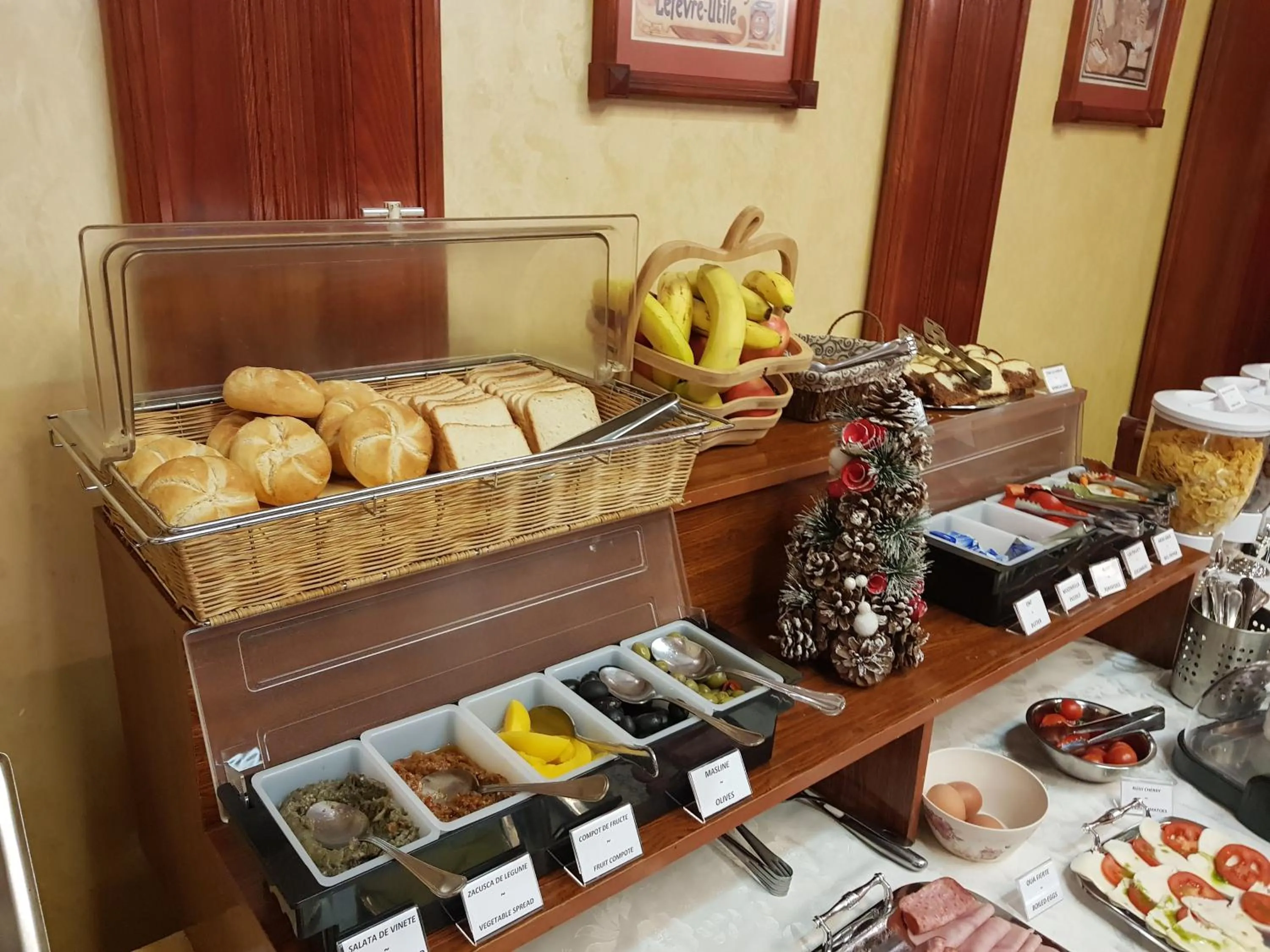 Breakfast in Hotel Golden House