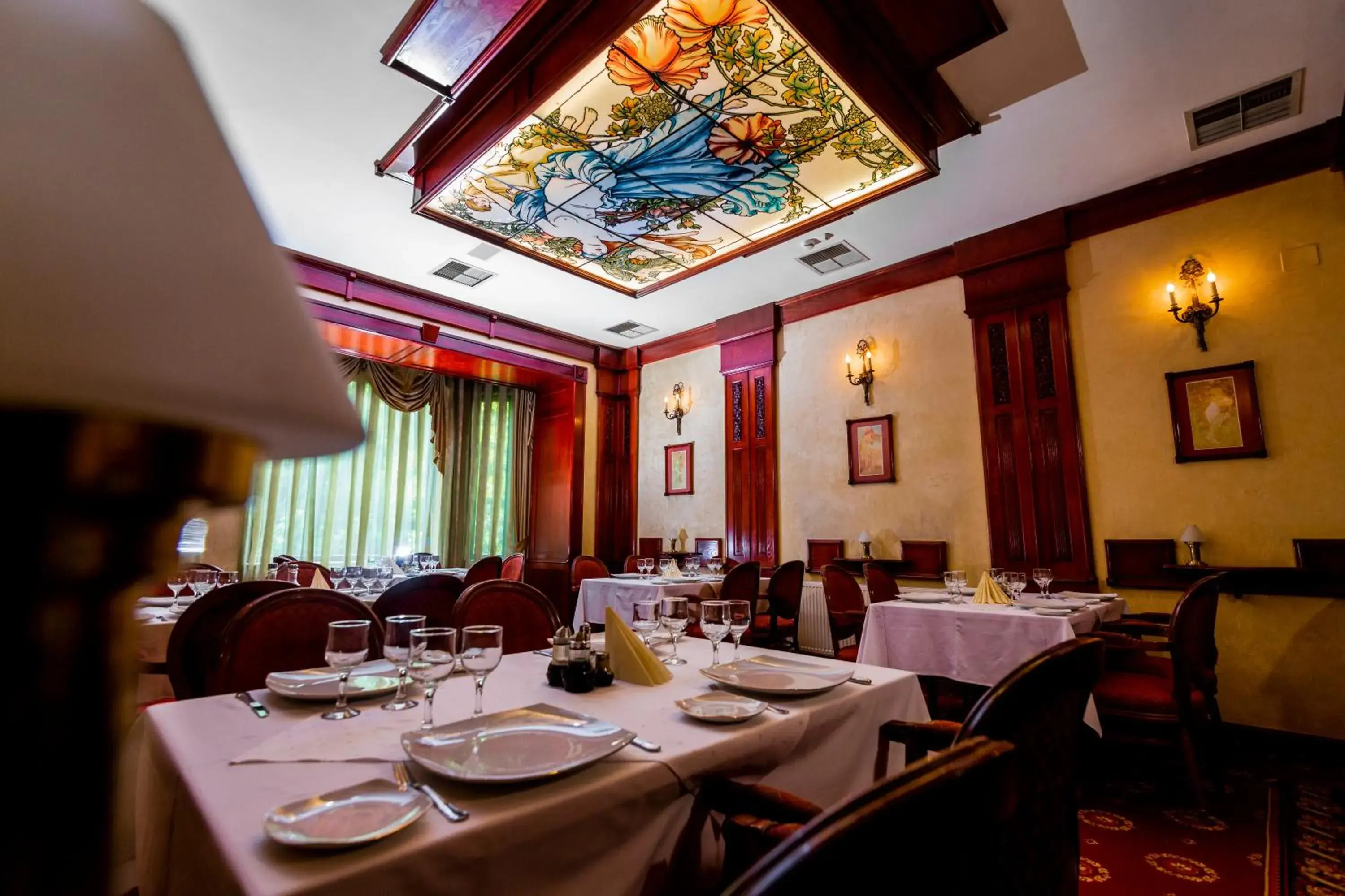 Restaurant/places to eat in Hotel Golden House Restaurant/places to eat in Hotel Golden House